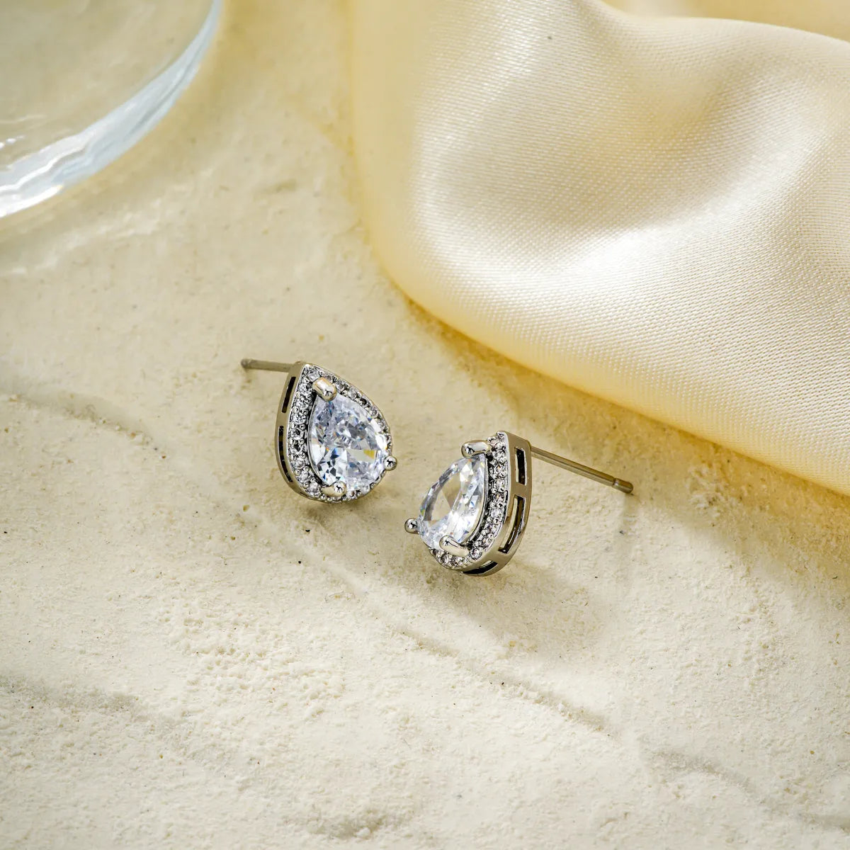 1 Pair Basic Classic Style Korean Style Water Droplets Inlay Copper White Diamond Zircon Rhodium Plated Ear Studs