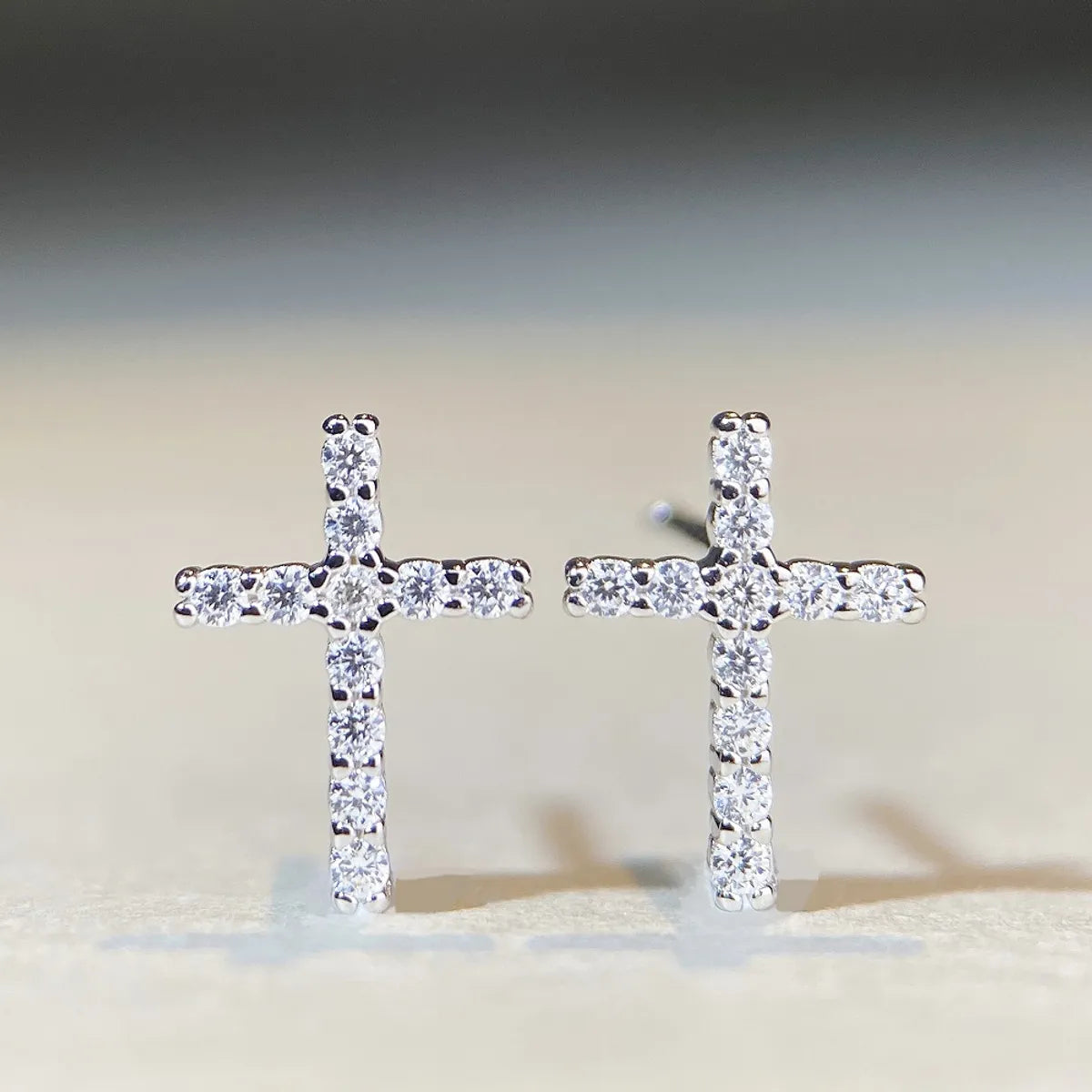 1 Pair Basic Cross Inlay Sterling Silver Moissanite Ear Studs