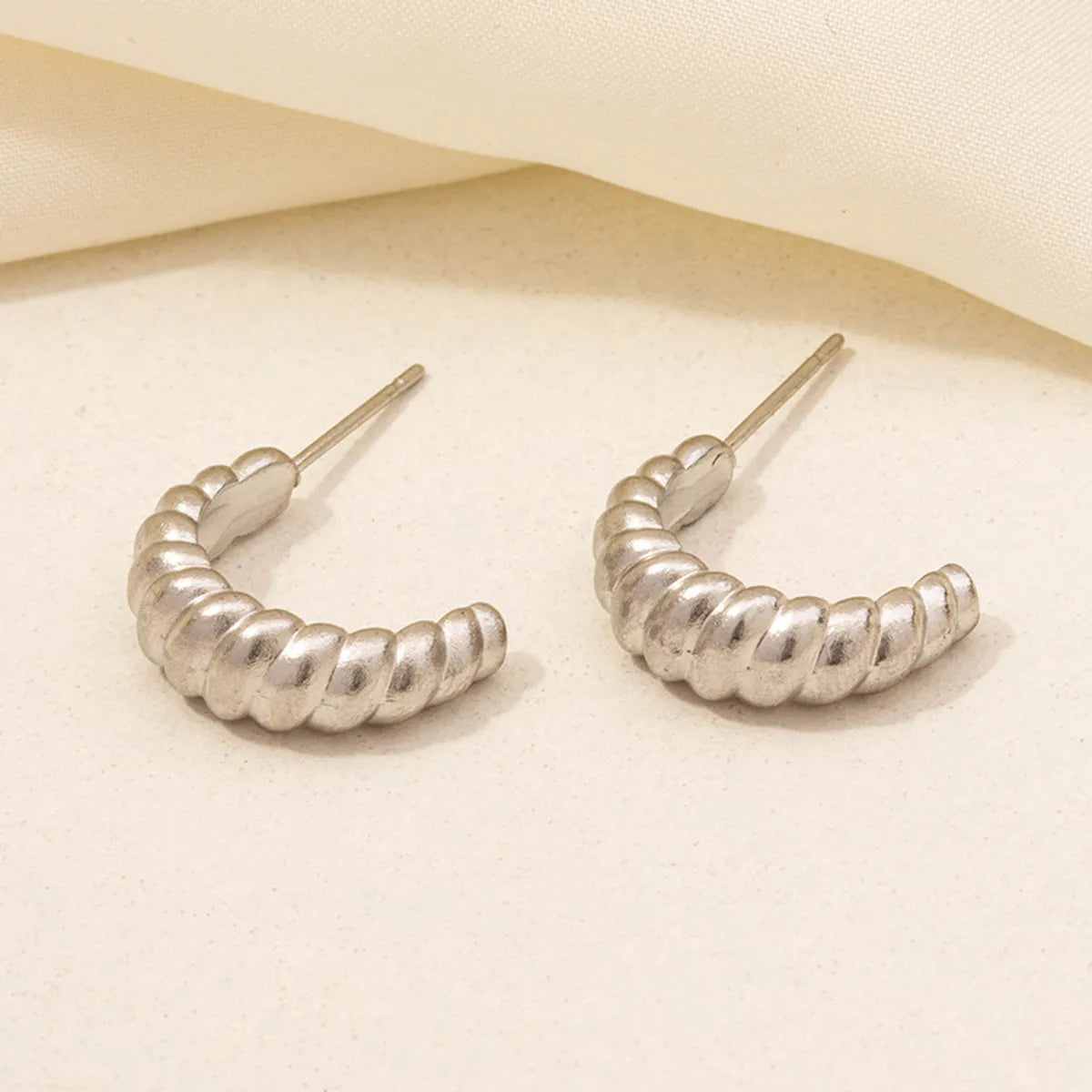 1 Pair Basic Modern Style Classic Style C Shape Solid Color Twist Plating 304 Stainless Steel 18K Gold Plated Ear Studs