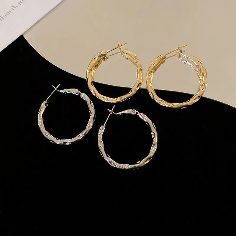 1 Pair Basic Modern Style Classic Style Geometric Round Plating Pleated Alloy Earrings