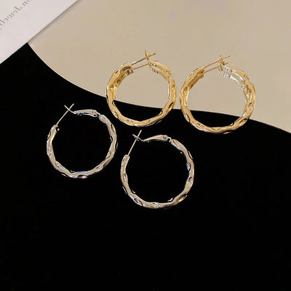 1 Pair Basic Modern Style Classic Style Geometric Round Plating Pleated Alloy Earrings