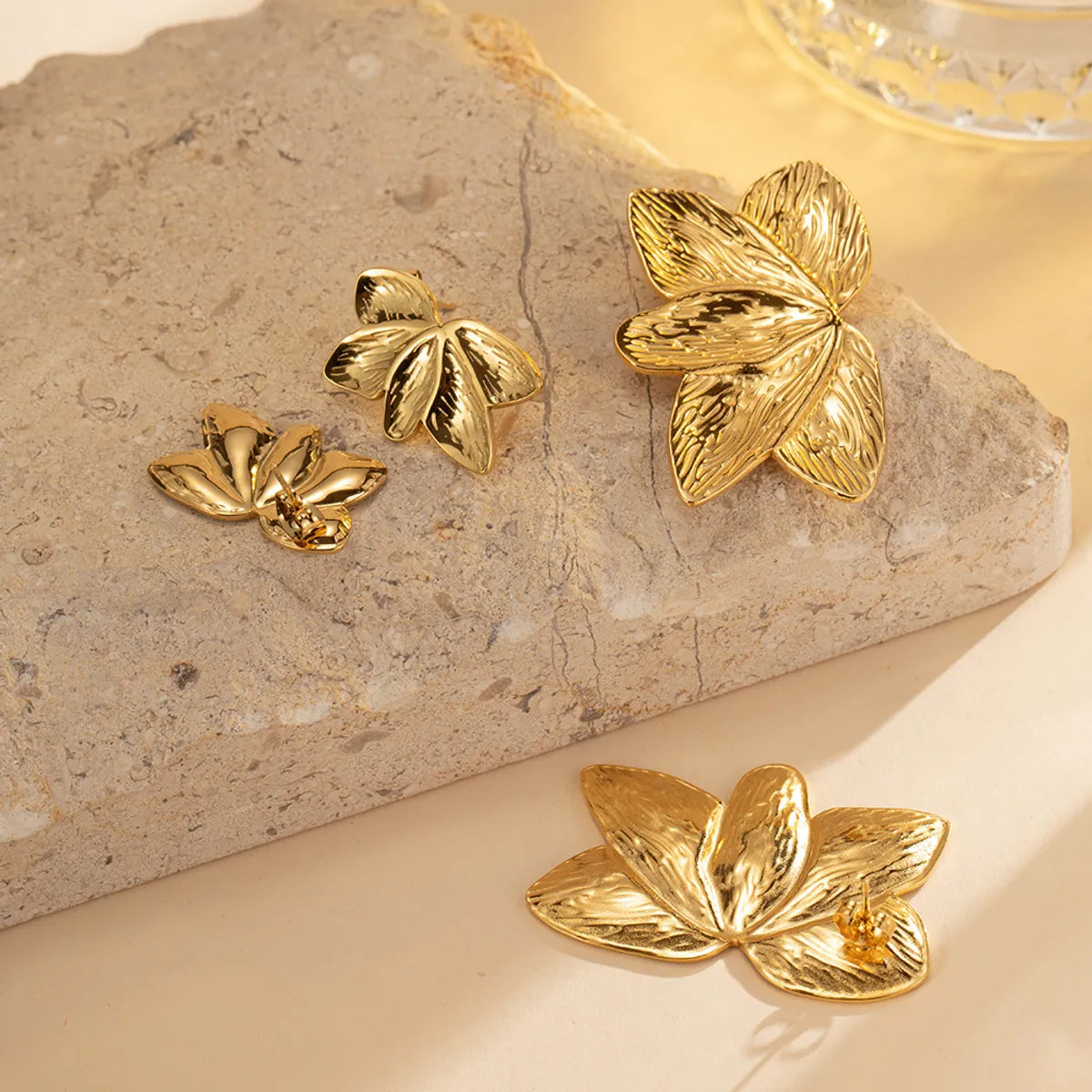 1 Pair Basic Modern Style Classic Style Leaf Plating Titanium Steel Ear Studs