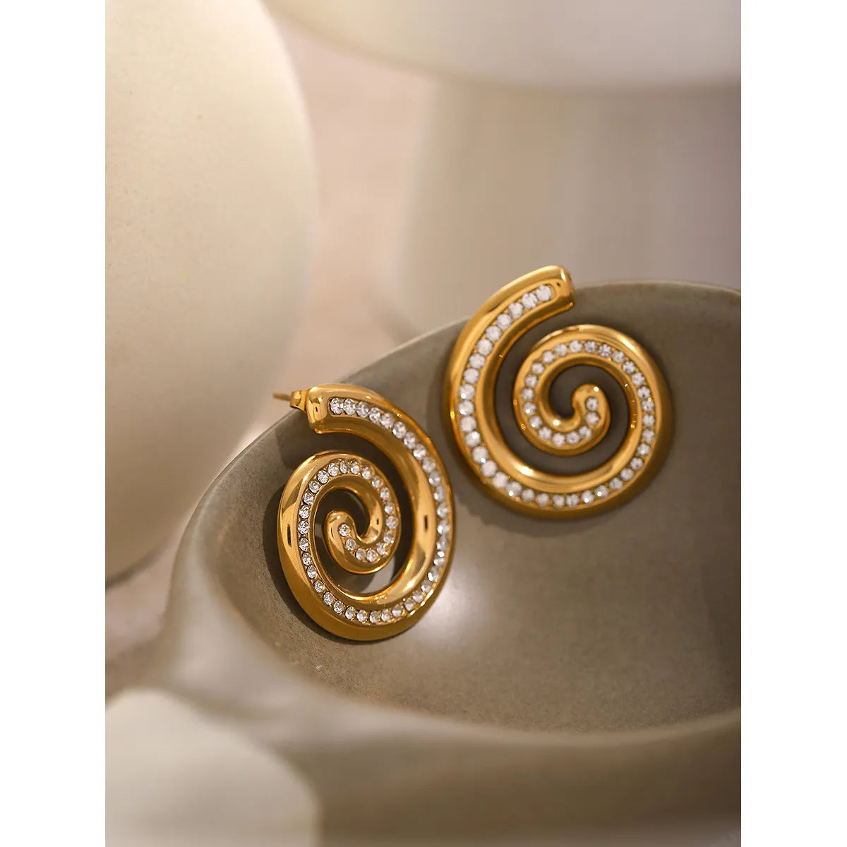 1 Pair Basic Modern Style Classic Style Spiral Plating Inlay 304 Stainless Steel Rhinestones 18K Gold Plated Ear Studs