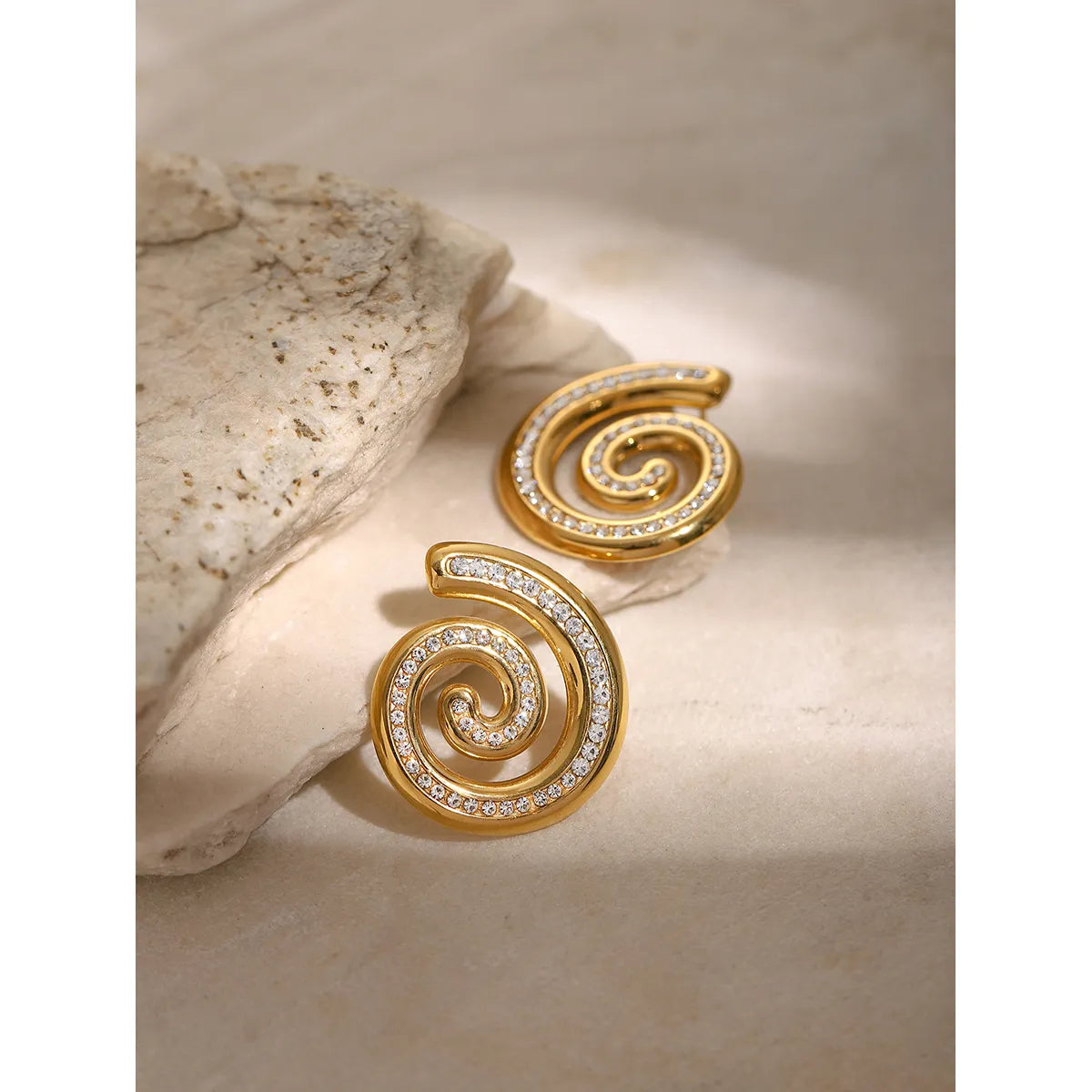 1 Pair Basic Modern Style Classic Style Spiral Plating Inlay 304 Stainless Steel Rhinestones 18K Gold Plated Ear Studs