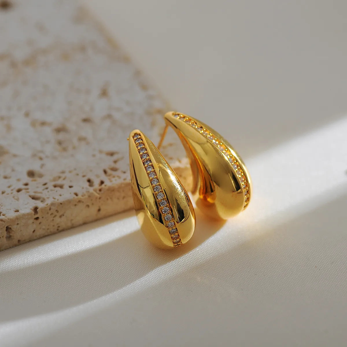 1 Pair Basic Modern Style Classic Style Water Droplets Inlay Copper Zircon 18K Gold Plated Ear Studs