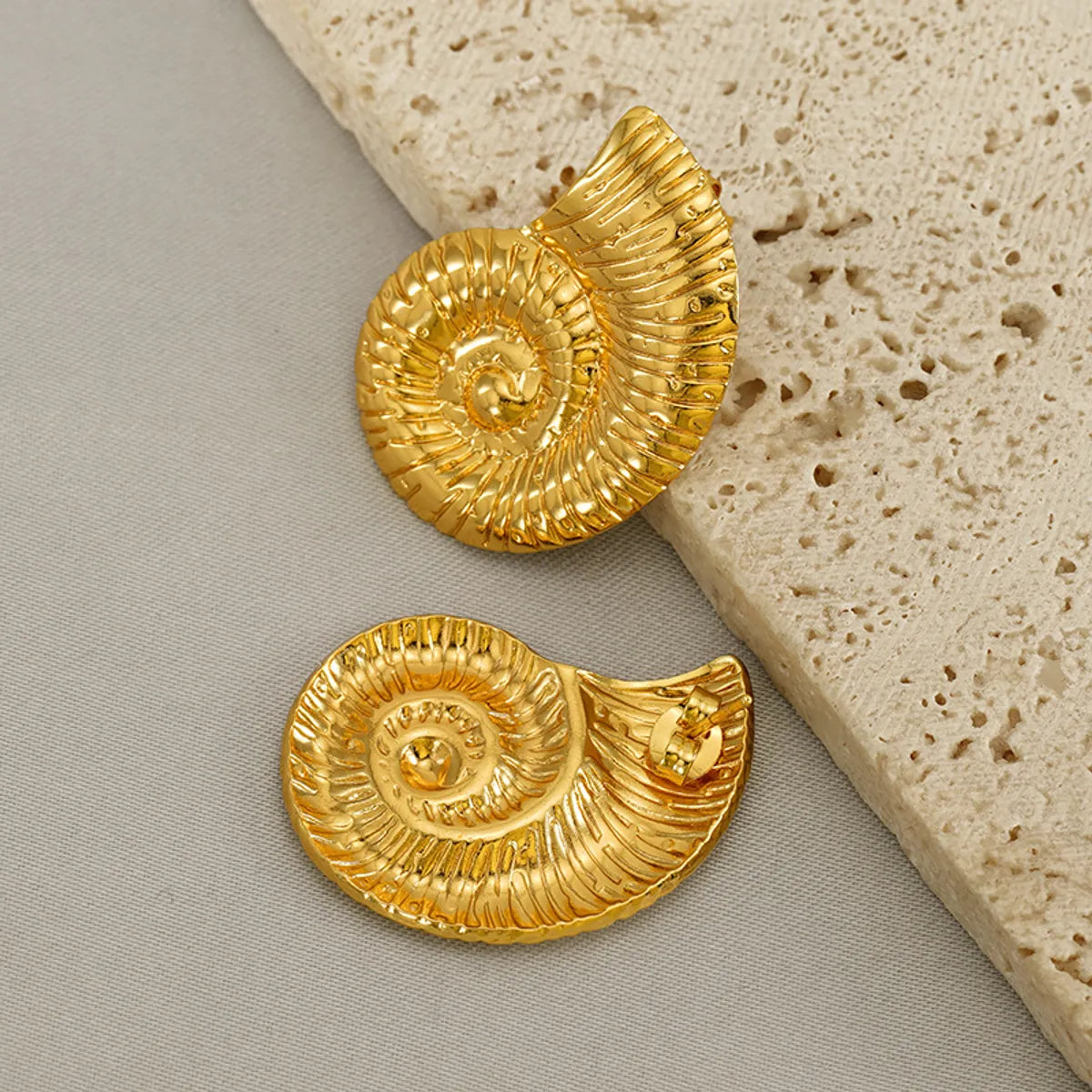 1 Pair Basic Simple Style Classic Style Solid Color Spiral Plating 304 Stainless Steel 18K Gold Plated Ear Studs