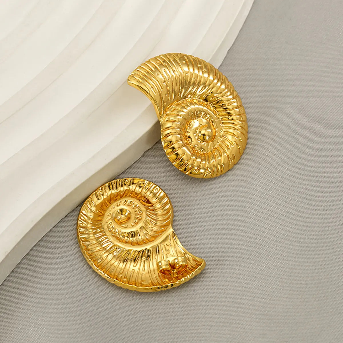 1 Pair Basic Simple Style Classic Style Solid Color Spiral Plating 304 Stainless Steel 18K Gold Plated Ear Studs