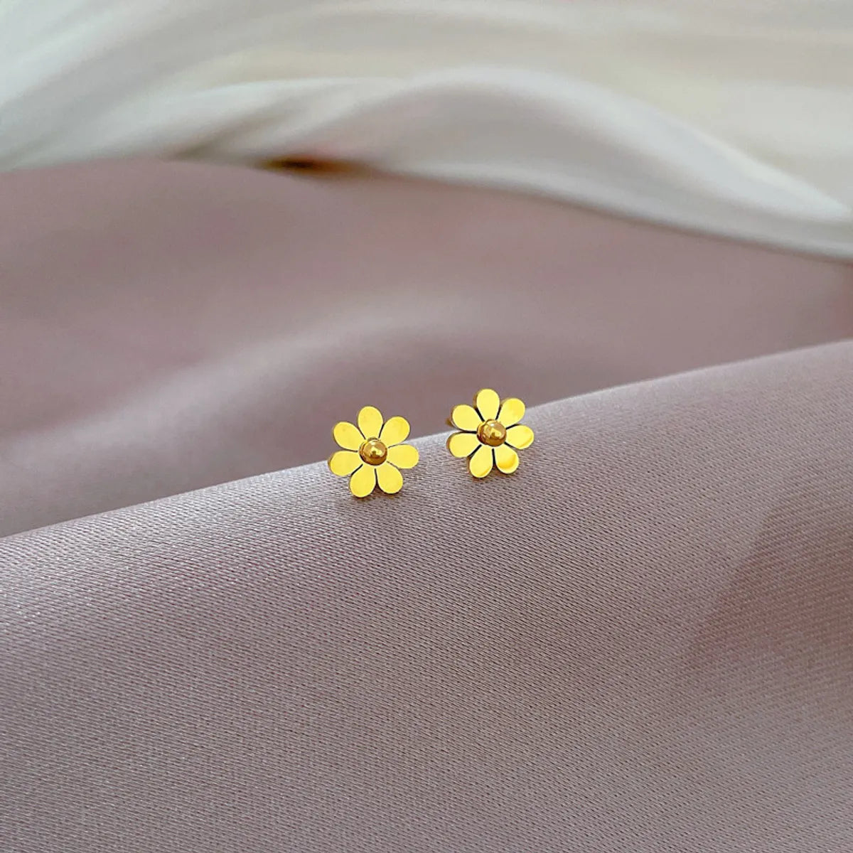 1 Pair Basic Simple Style Commute Flower Plating Titanium Steel Ear Studs