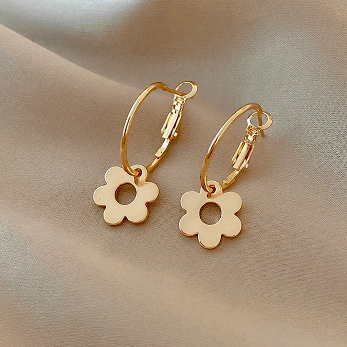 1 Pair Basic Sweet Flower Stainless Steel Earrings