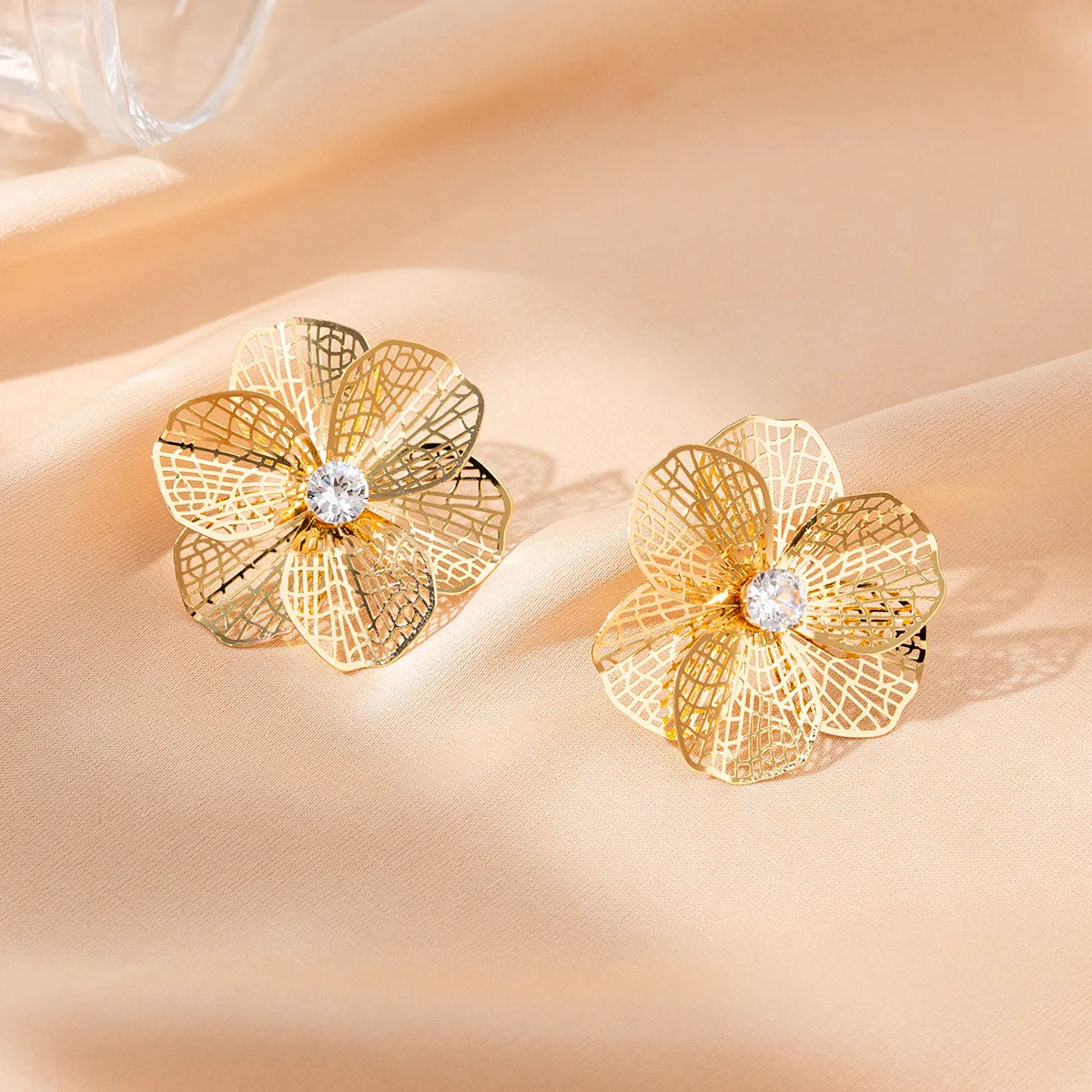 1 Pair Bohemian Sweet Flower Butterfly Hollow Out Inlay Copper Alloy Rhinestones Ear Studs