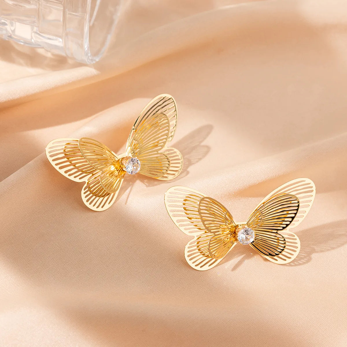 1 Pair Bohemian Sweet Flower Butterfly Hollow Out Inlay Copper Alloy Rhinestones Ear Studs