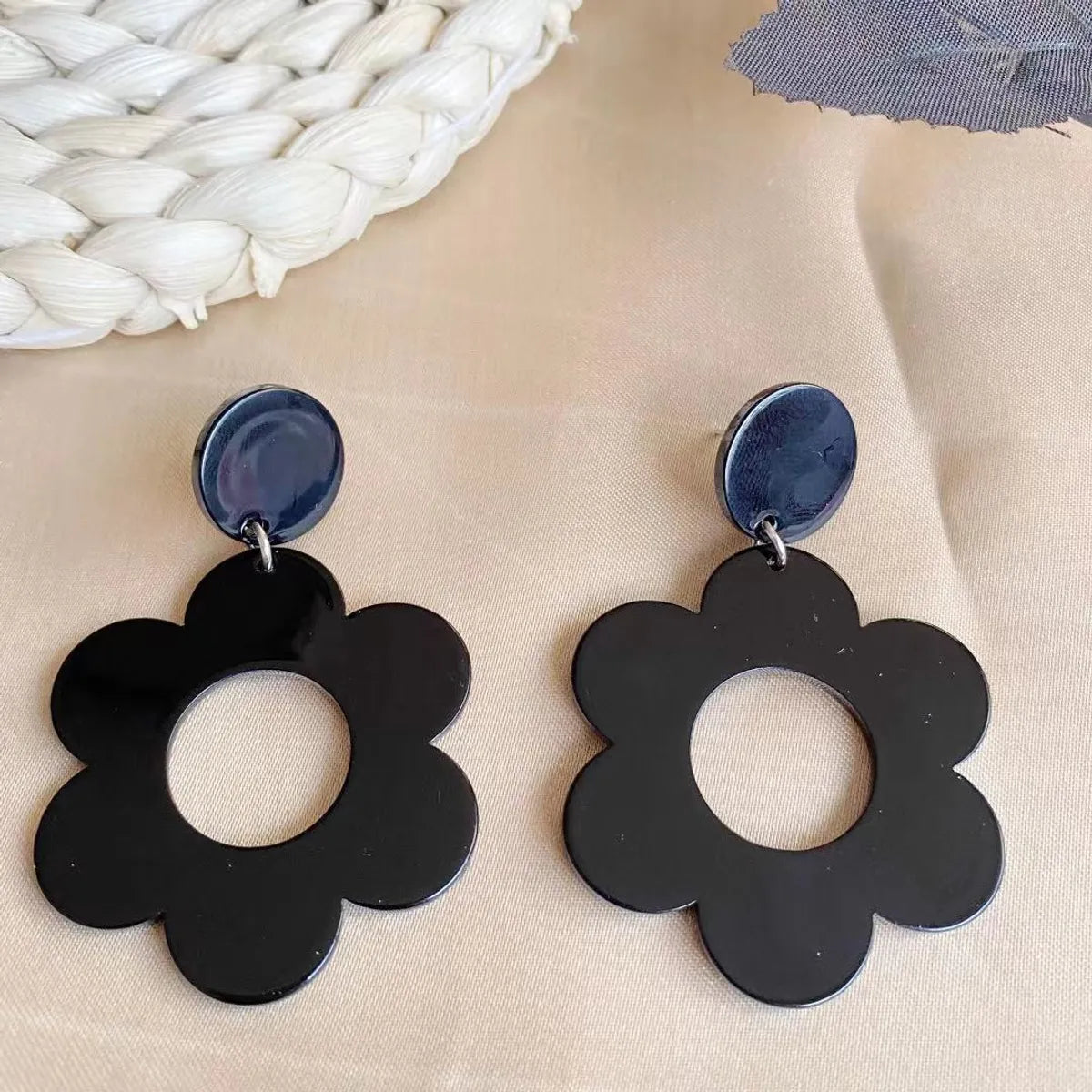 1 Pair Cartoon Style Flower Hollow Out Arylic Drop Earrings