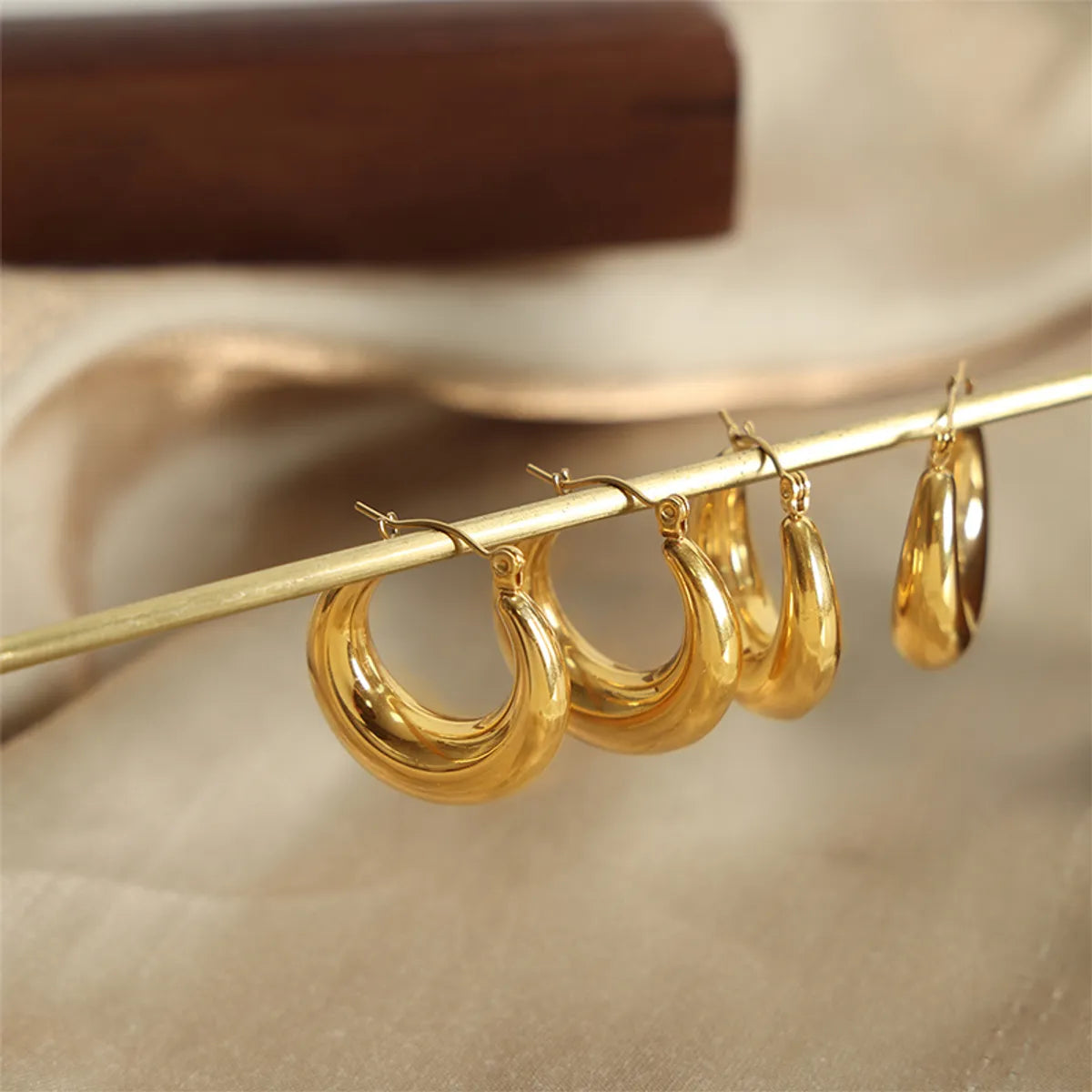 1 Pair Casual Basic Simple Style Solid Color Plating Titanium Steel 18k Gold Plated Earrings