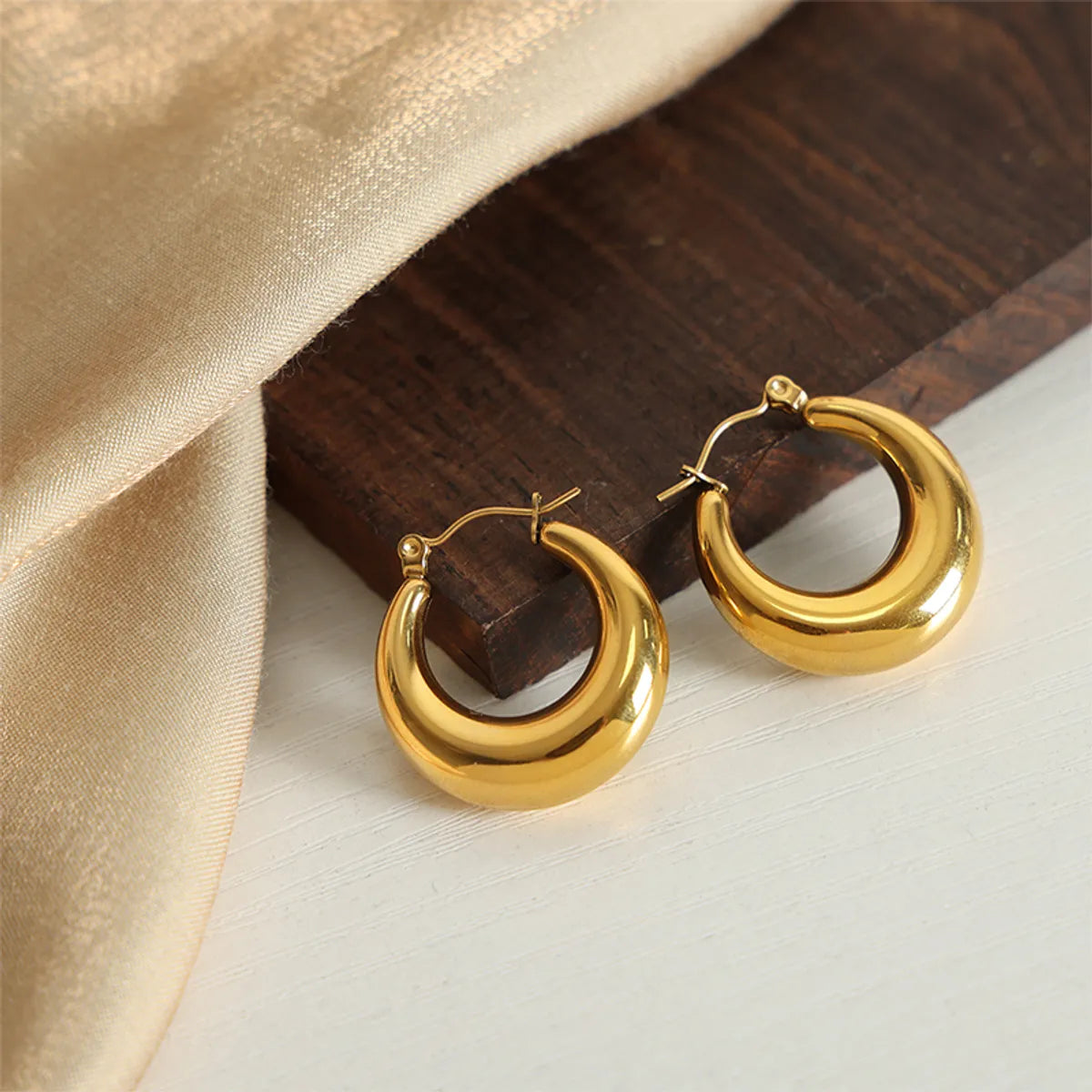 1 Pair Casual Basic Simple Style Solid Color Plating Titanium Steel 18k Gold Plated Earrings