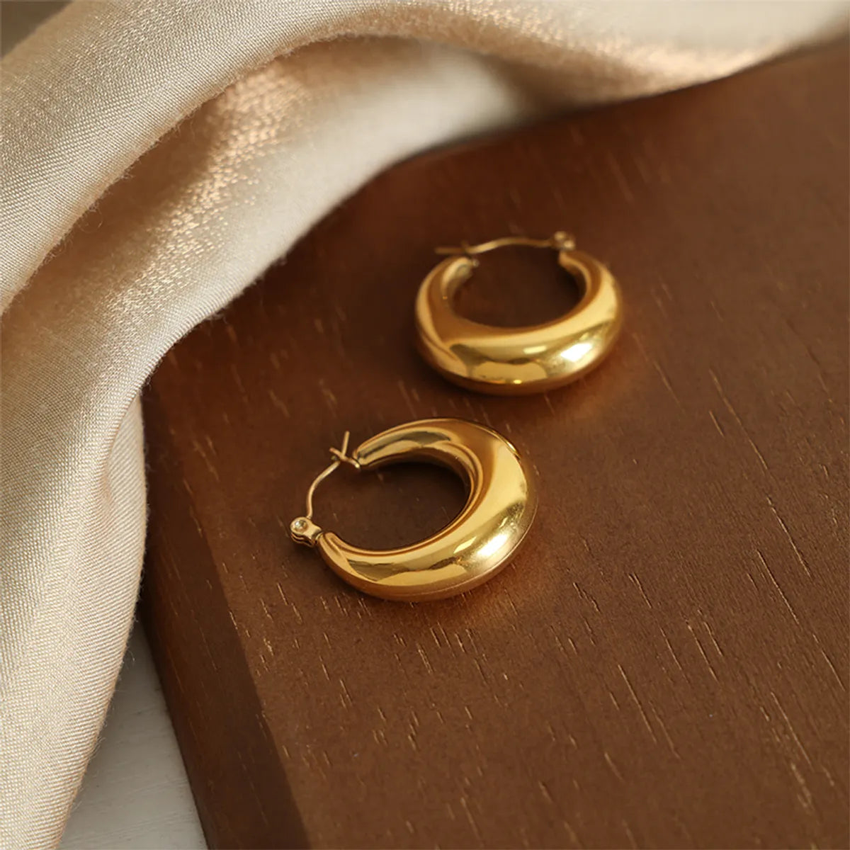 1 Pair Casual Basic Simple Style Solid Color Plating Titanium Steel 18k Gold Plated Earrings