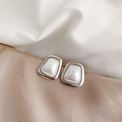 1 Pair Casual Elegant Classic Style Trapezoid Plating Inlay Alloy Artificial Pearls Ear Cuffs Ear Studs