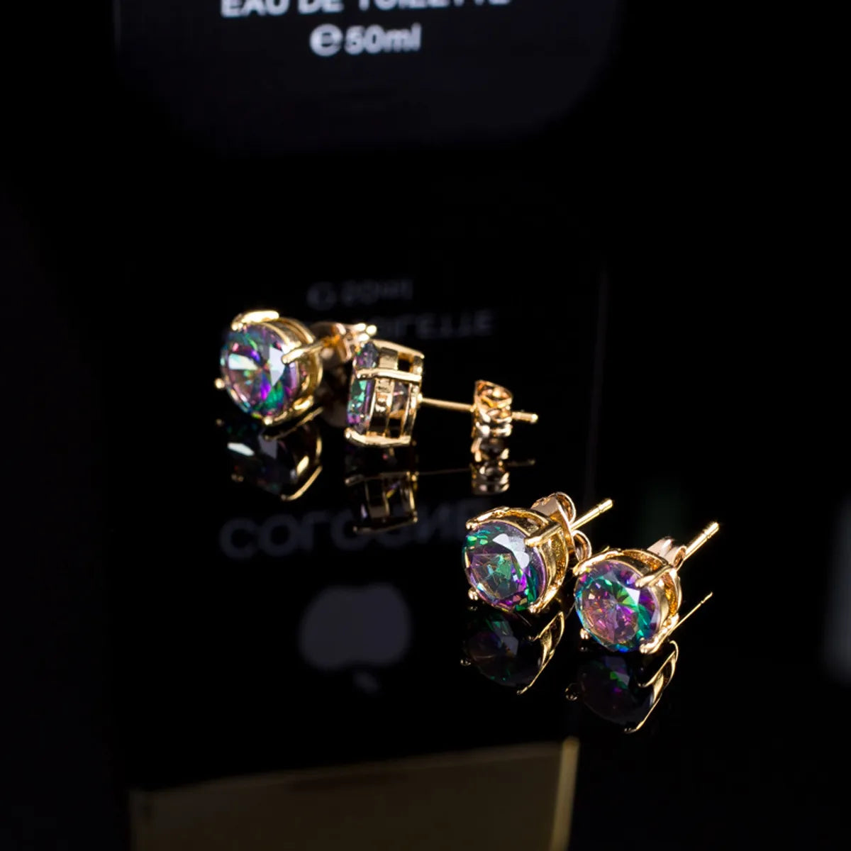 1 Pair Casual Elegant Commute Round Plating Inlay Copper Zircon 14k Gold Plated White Gold Plated Ear Studs