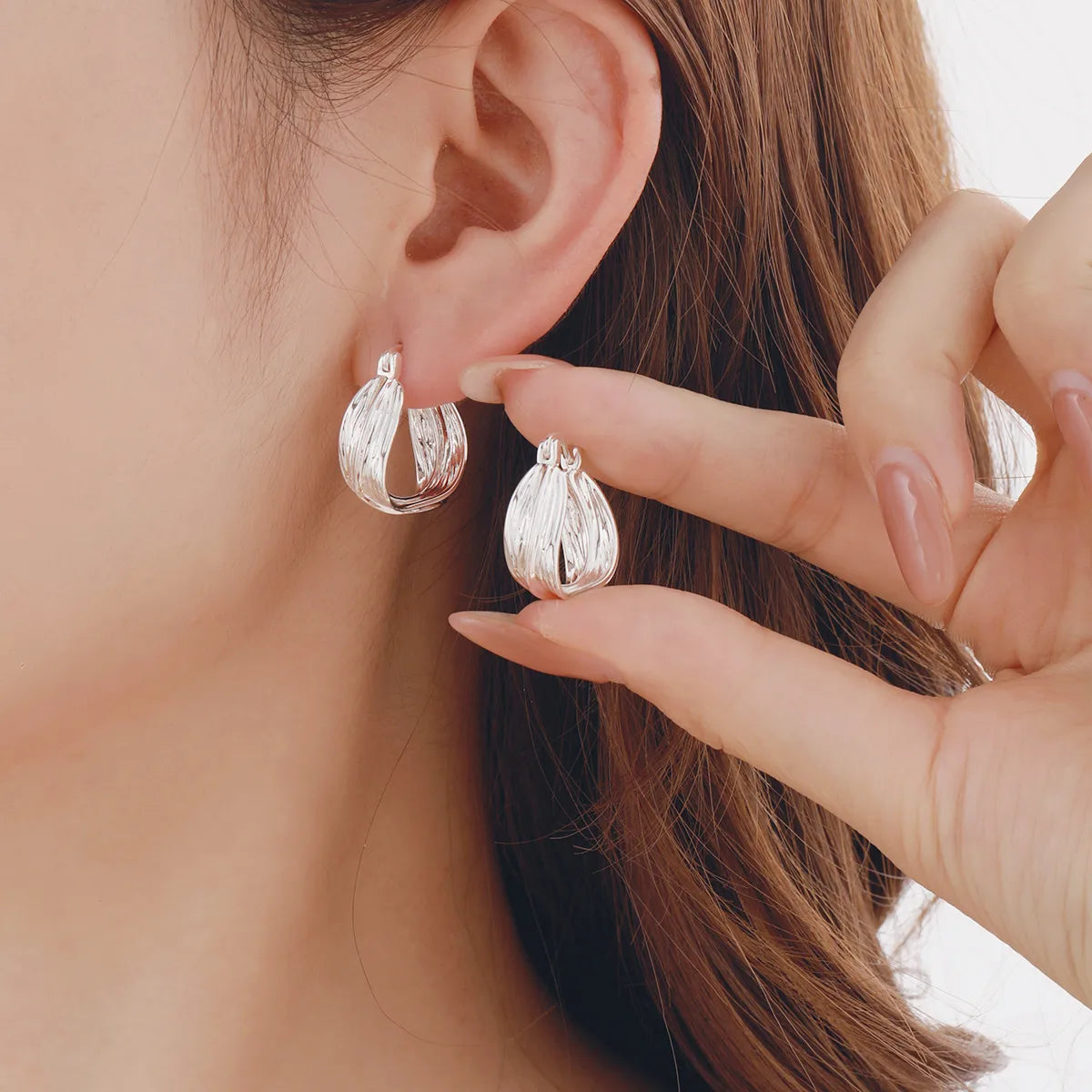 1 Pair Casual Elegant Luxurious Solid Color Plating Pleated Copper Silver Plated Earrings