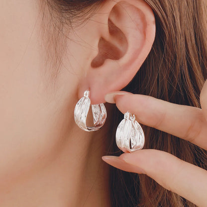 1 Pair Casual Elegant Luxurious Solid Color Plating Pleated Copper Silver Plated Earrings