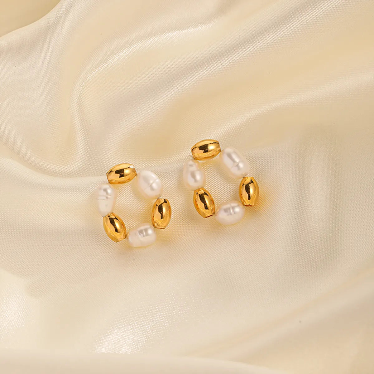 1 Pair Casual Elegant Round Flower Beaded Plating Inlay Copper Freshwater Pearl 18k Gold Plated Ear Studs