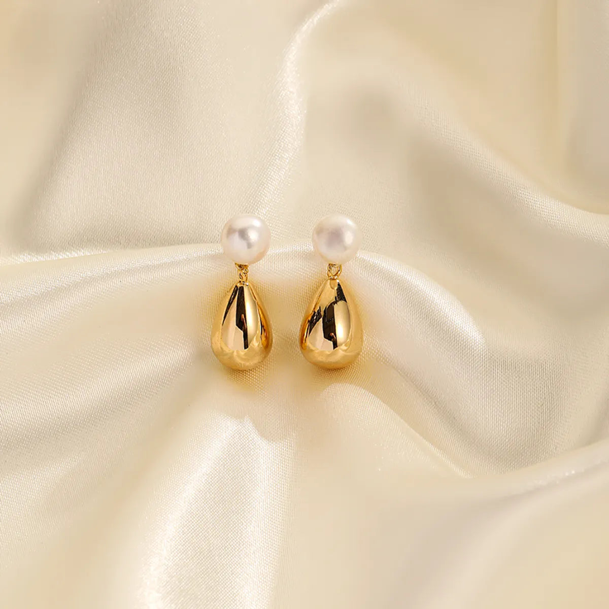 1 Pair Casual Elegant Round Plating Inlay Copper Freshwater Pearl 18k Gold Plated Drop Earrings