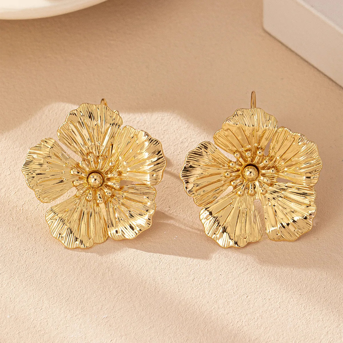 1 Pair Casual Elegant Simple Style Flower Iron Ear Studs