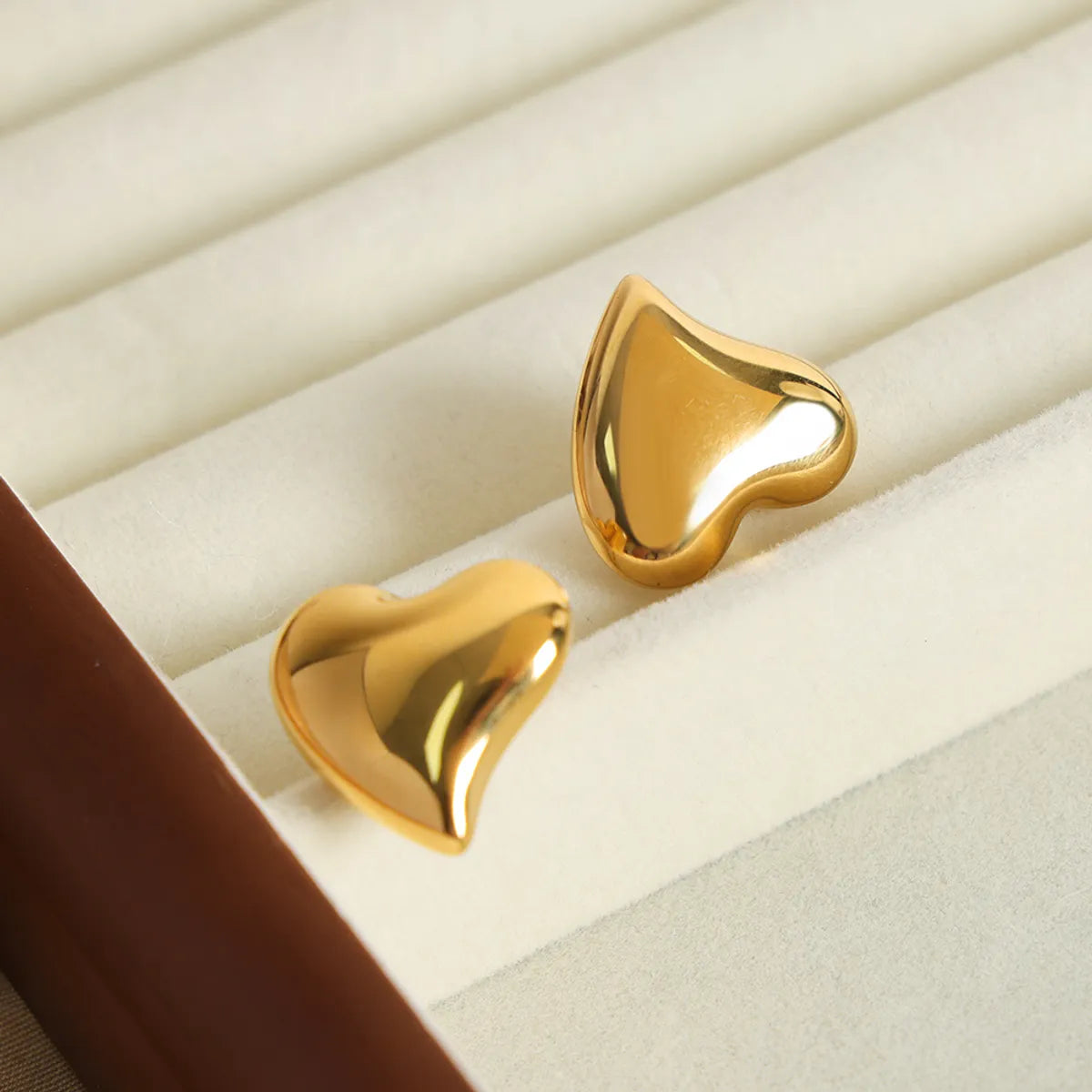 1 Pair Casual Elegant Simple Style Heart Shape Plating Titanium Steel 18k Gold Plated Ear Studs