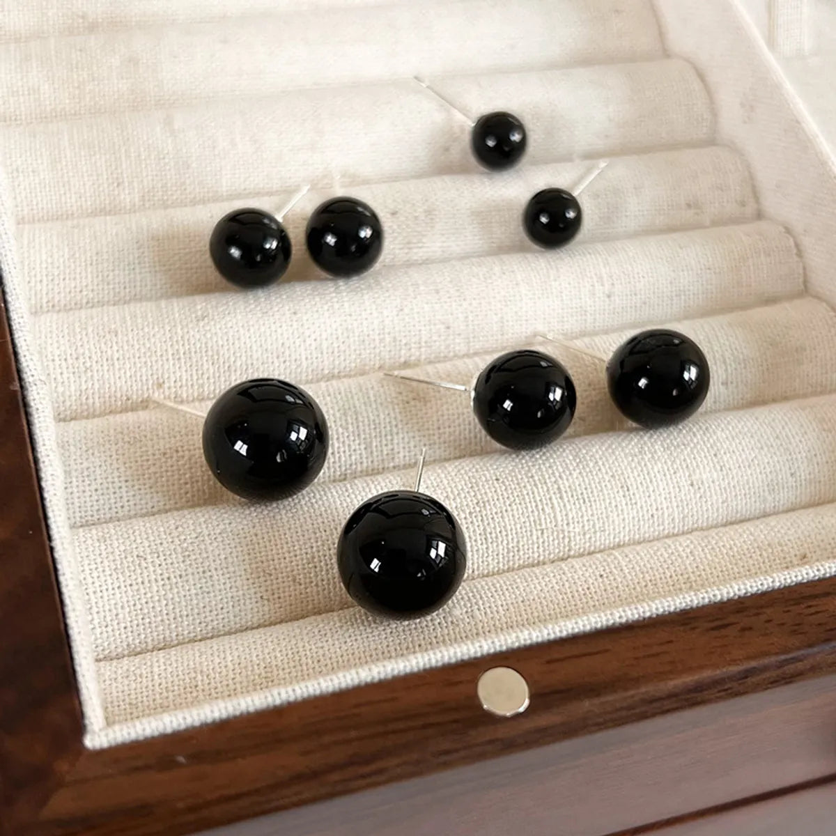 1 Pair Casual Elegant Simple Style Solid Color Arylic Ear Studs