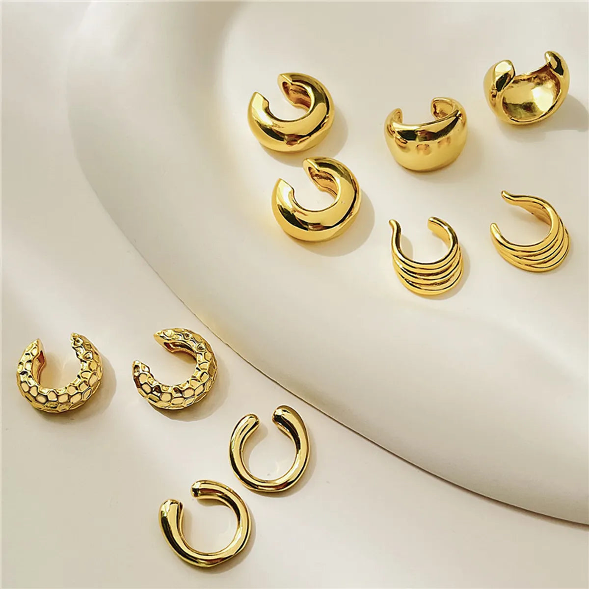 1 Pair Casual Elegant Vintage Style C Shape Plating Copper 18k Gold Plated Ear Cuffs