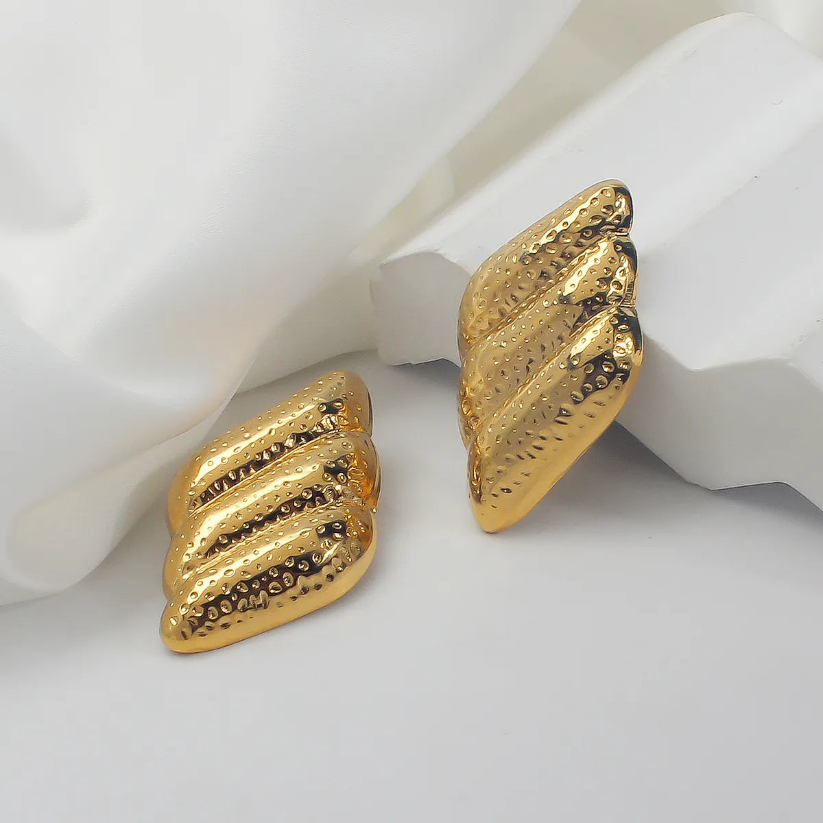 1 Pair Casual Exaggerated Simple Style Solid Color Alloy Ear Studs