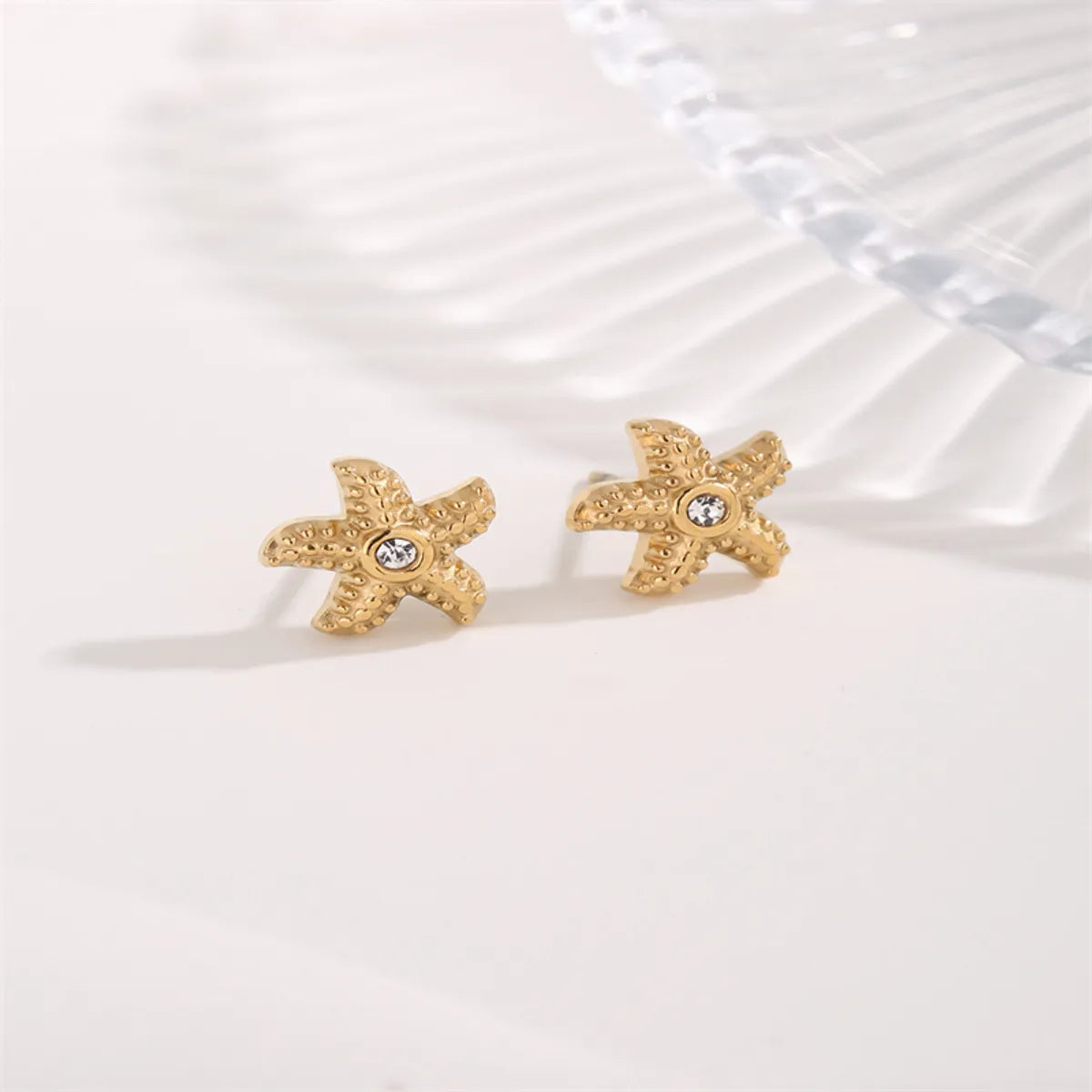 1 Pair Casual Hawaiian Tropical Starfish Inlay Titanium Steel Zircon Gold Plated Ear Studs