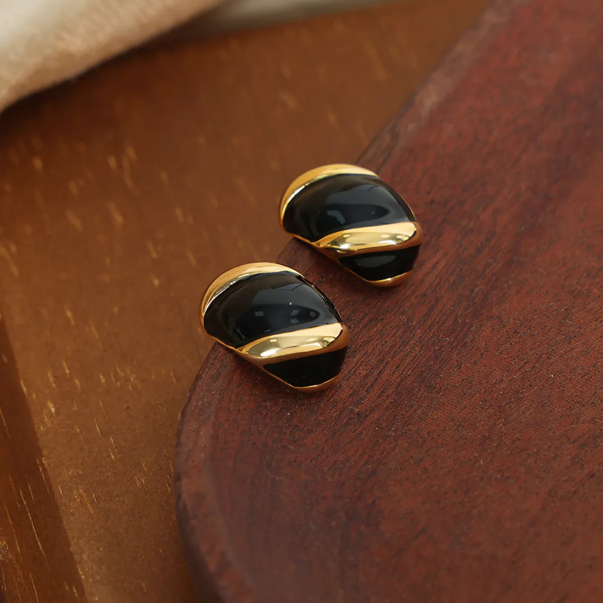 1 Pair Casual Retro British Style C Shape Enamel Plating Titanium Steel 18k Gold Plated Ear Studs