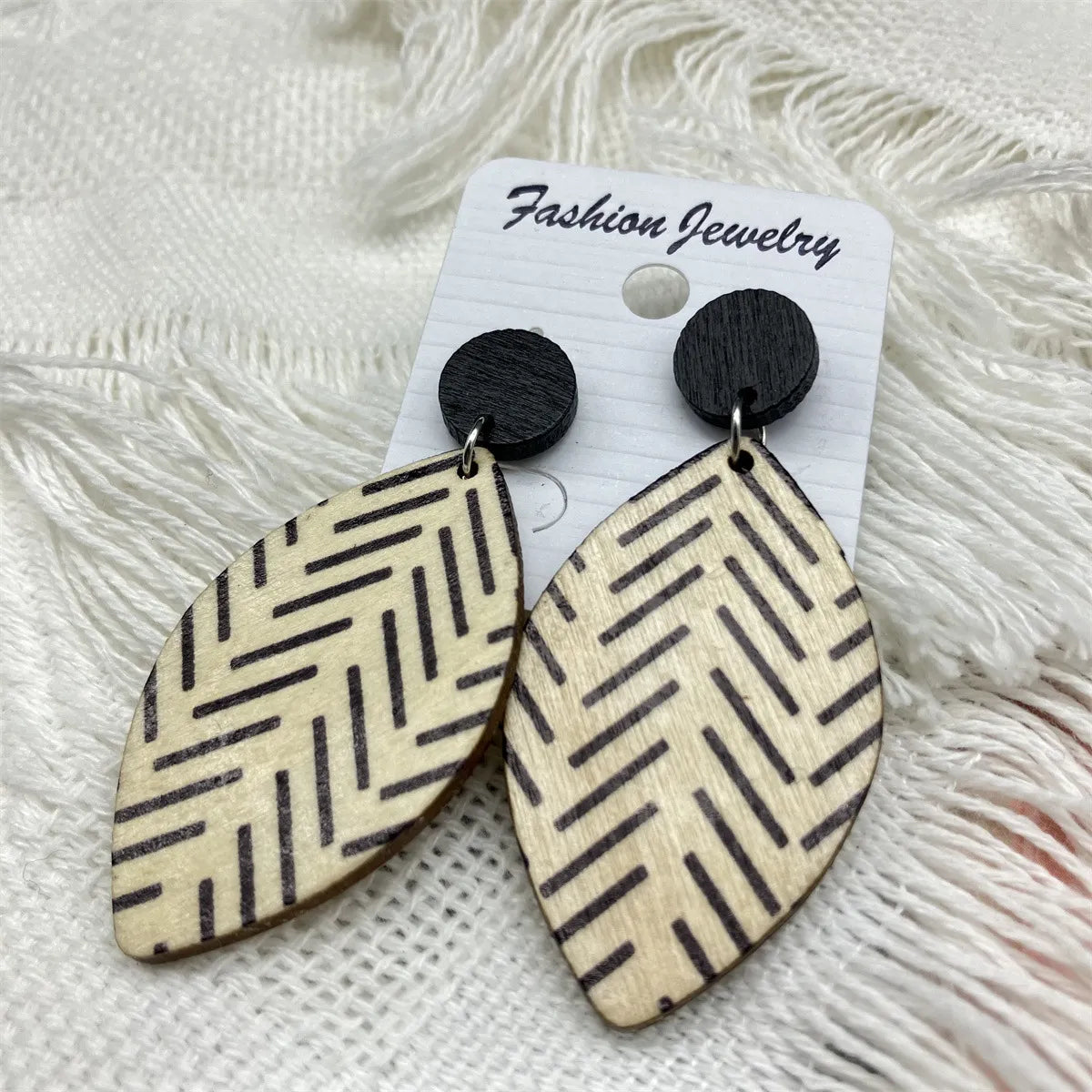 1 Pair Casual Retro Leaf Stoving Varnish Wood Drop Earrings