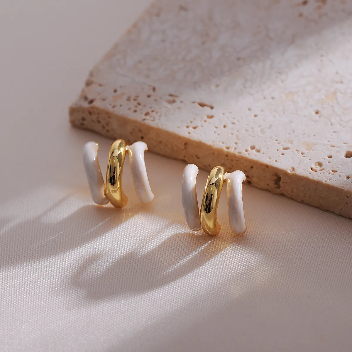 1 Pair Casual Simple Style C Shape Enamel Copper Ear Studs