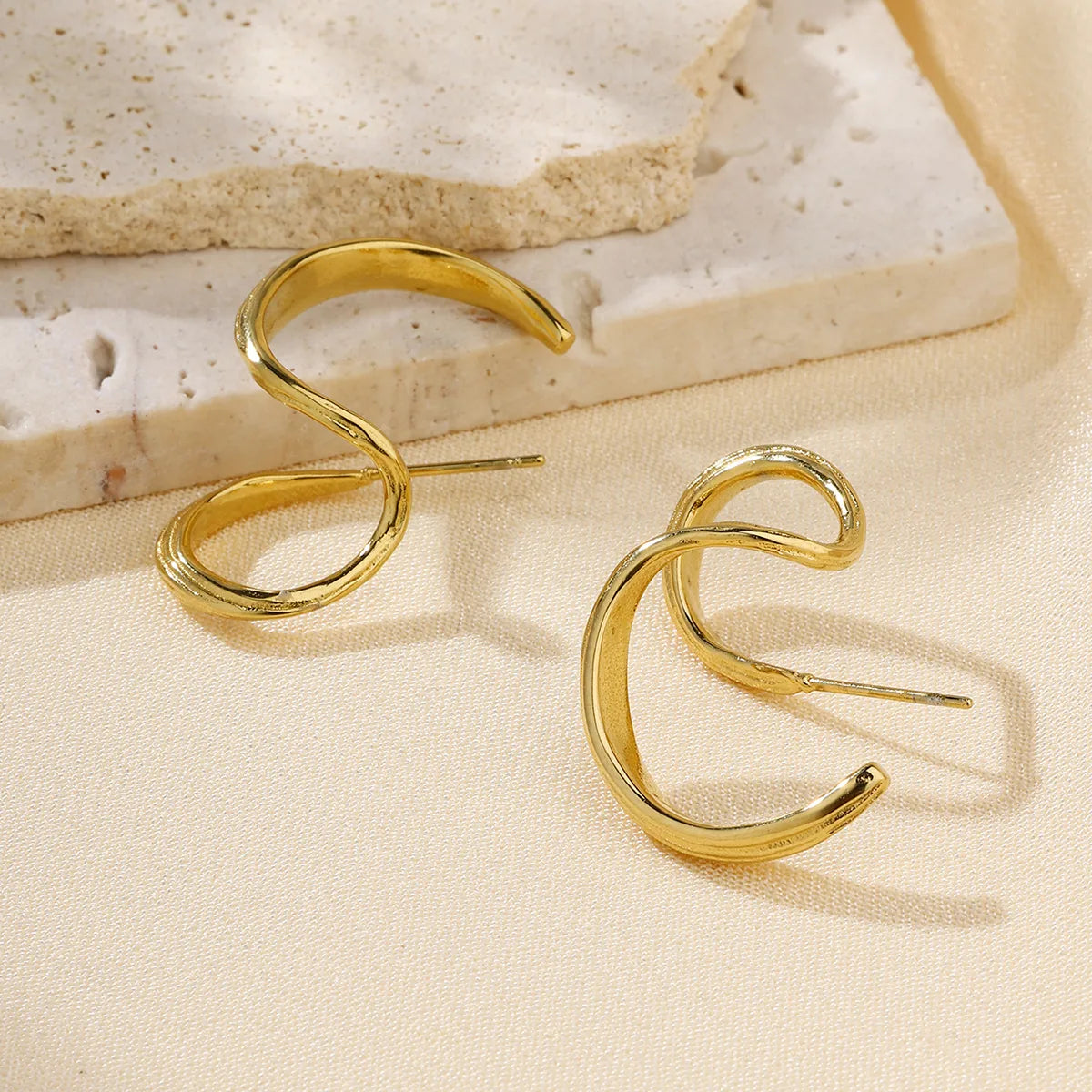 1 Pair Casual Simple Style C Shape Solid Color 304 Stainless Steel 18K Gold Plated Ear Studs