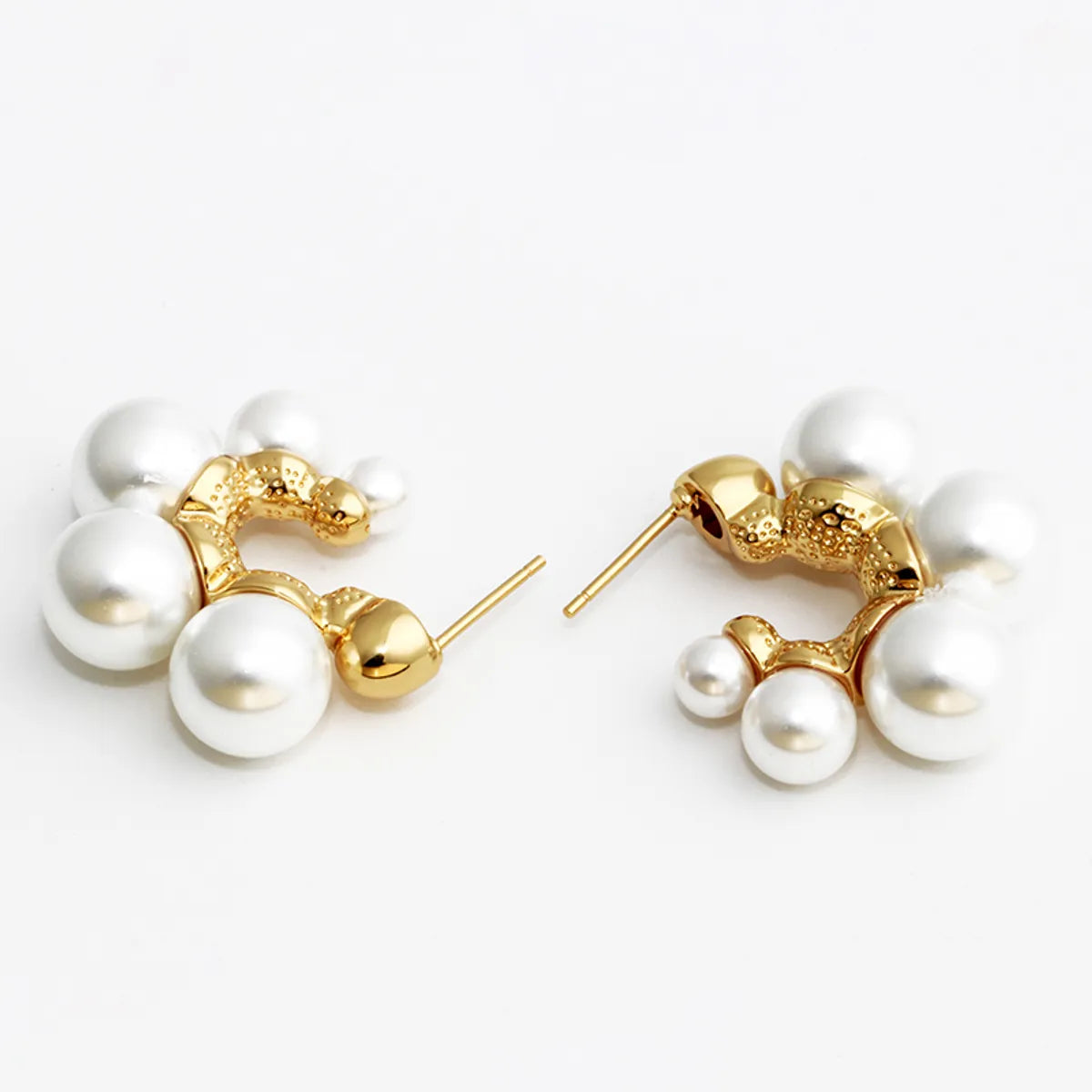 1 Pair Casual Simple Style Classic Style C Shape Round Inlay Copper Alloy Artificial Pearls Beads Ear Studs