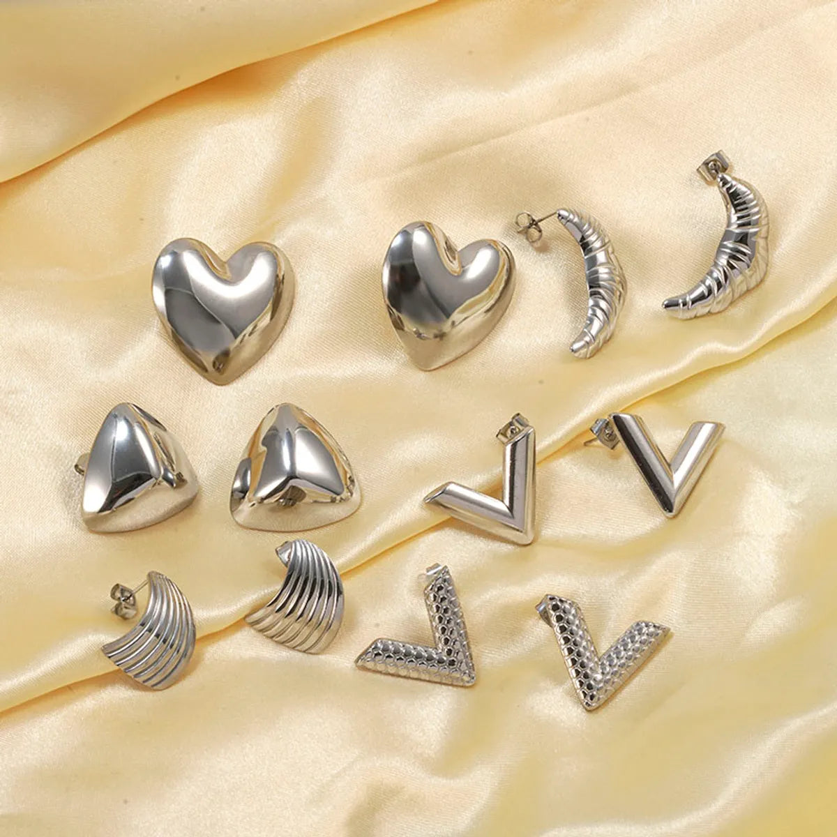 1 Pair Casual Simple Style Classic Style Geometric Scallop Heart Shape 304 Stainless Steel 18K Gold Plated Ear Studs