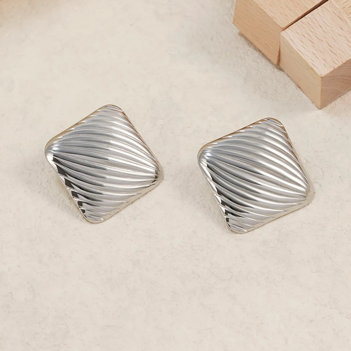 1 Pair Casual Simple Style Classic Style Geometric Scallop Heart Shape 304 Stainless Steel 18K Gold Plated Ear Studs