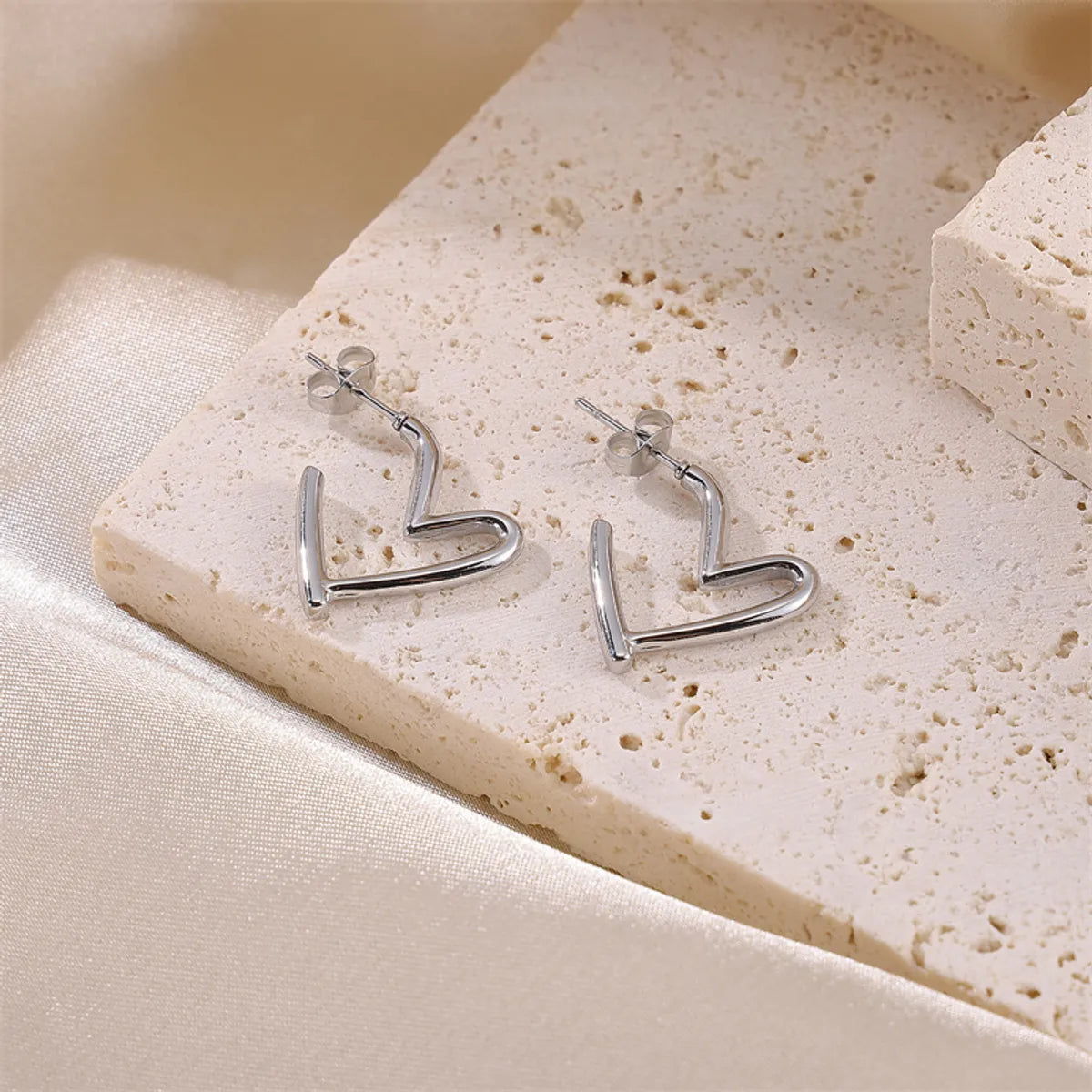 1 Pair Casual Simple Style Classic Style Heart Shape Plating Stainless Steel 18k Gold Plated Ear Studs