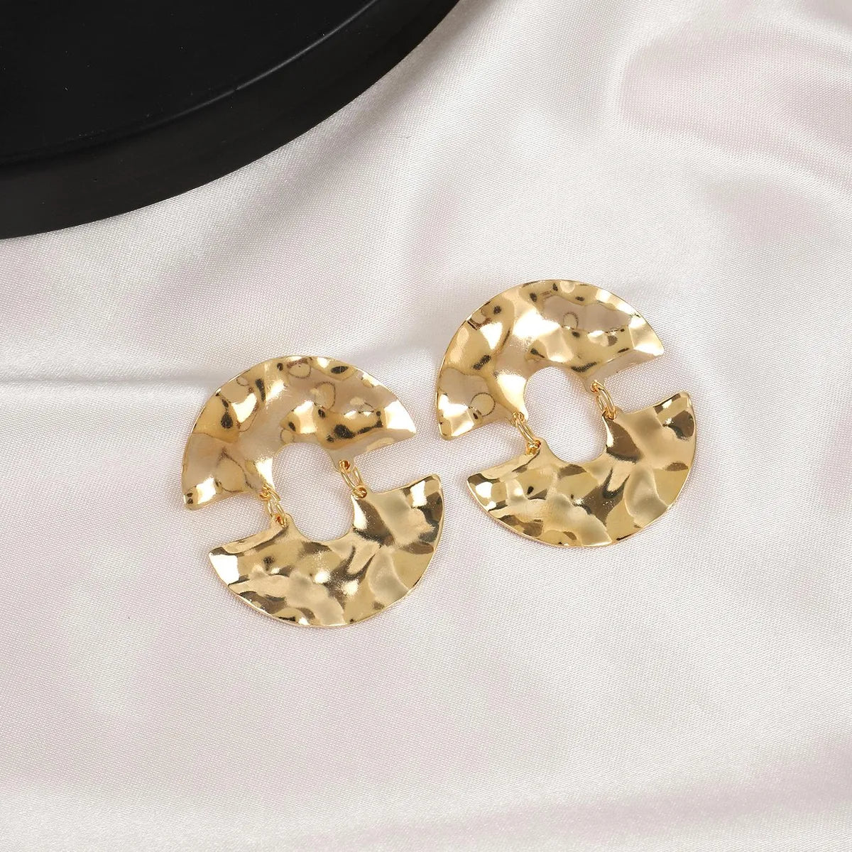 1 Pair Casual Simple Style Classic Style Round Hollow Out Alloy Drop Earrings Ear Studs