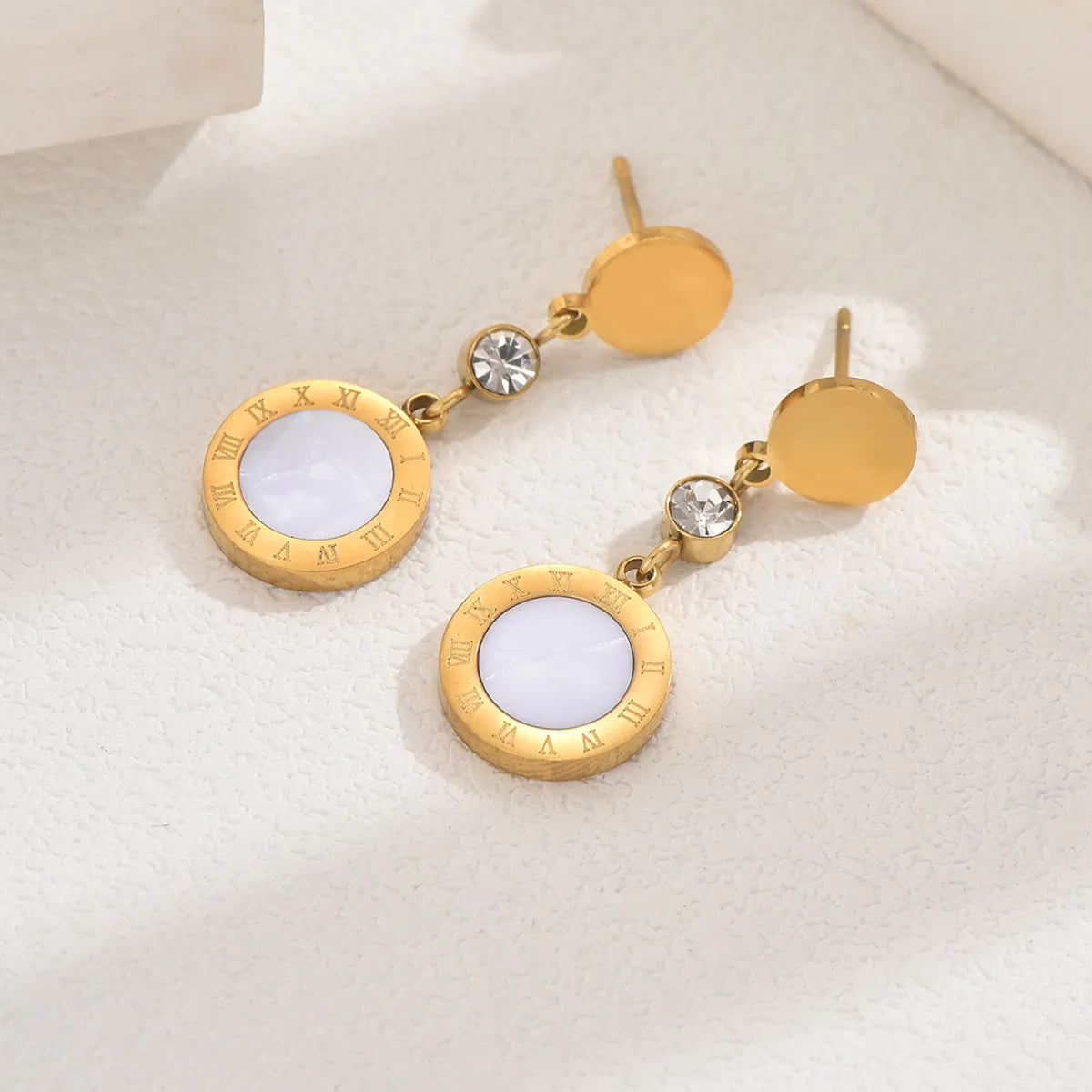 1 Pair Casual Simple Style Classic Style Round Inlay 201 Stainless Steel Rhinestones Shell 18K Gold Plated Drop Earrings