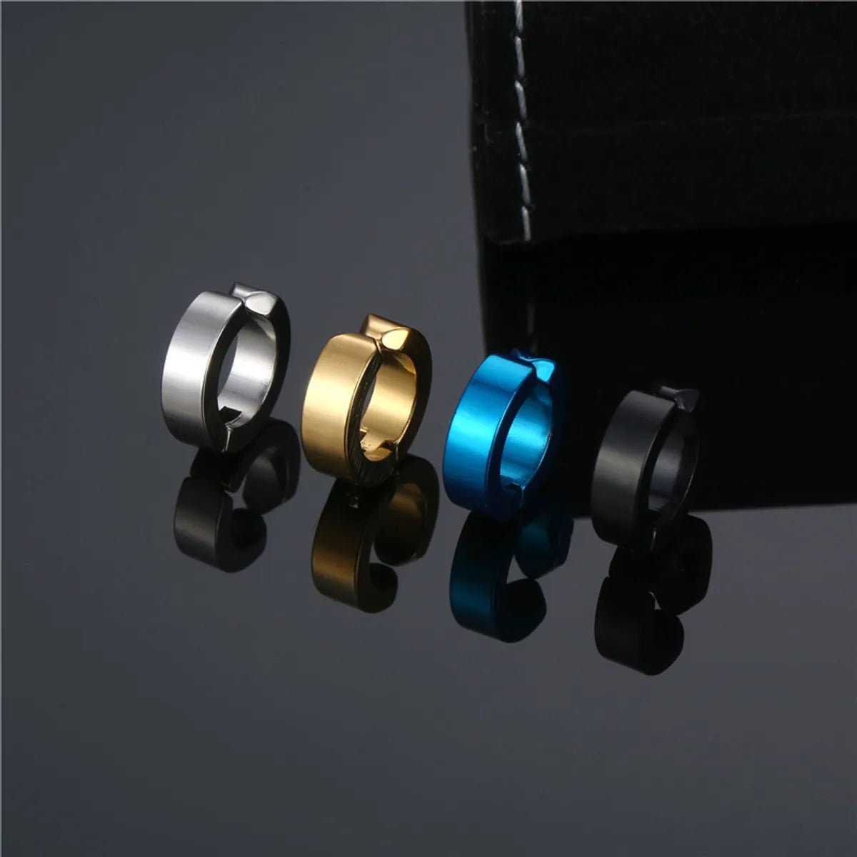 1 Pair Casual Simple Style Classic Style Round Plating 304 Stainless Steel Gold Plated Silver Plated Earrings