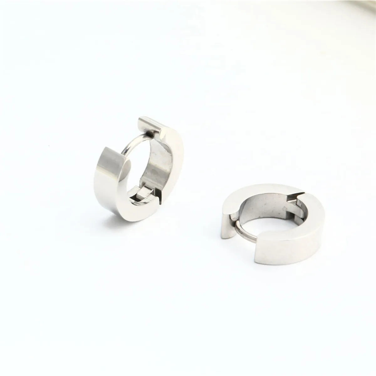 1 Pair Casual Simple Style Classic Style Round Plating 304 Stainless Steel Gold Plated Silver Plated Earrings