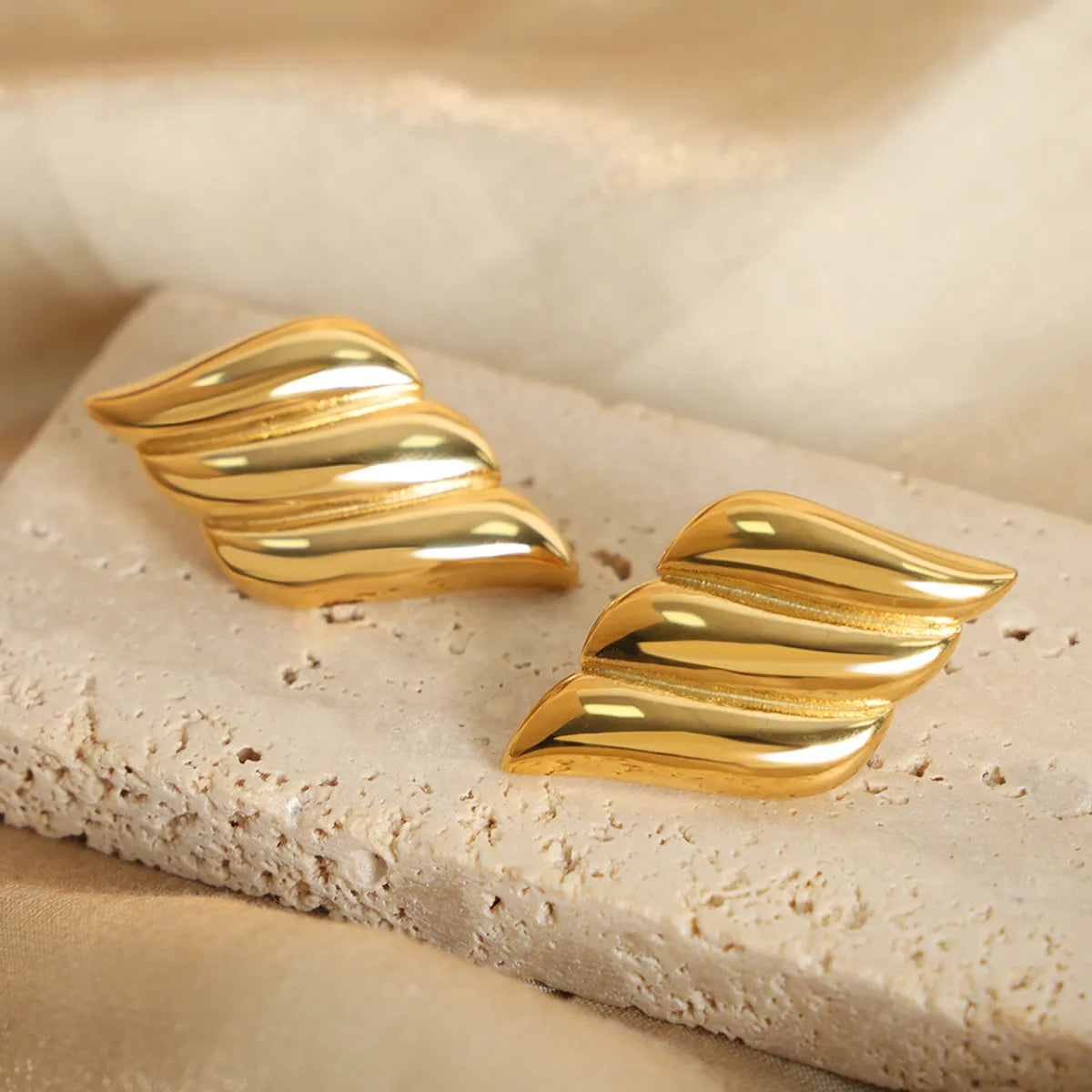 1 Pair Casual Simple Style Commute Solid Color Plating Titanium Steel 18k Gold Plated Ear Studs