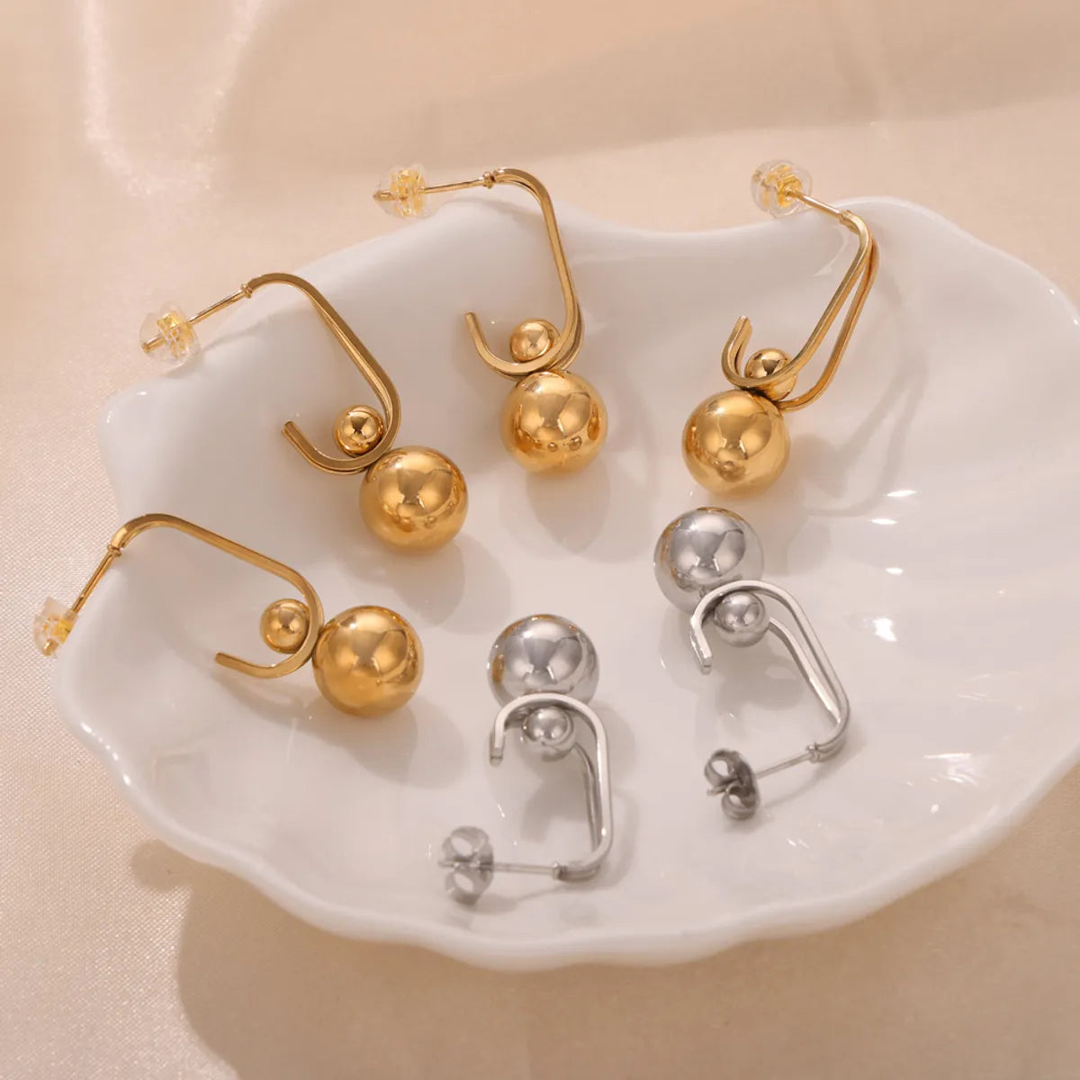 1 Pair Casual Simple Style Commute Solid Color Titanium Steel 18K Gold Plated Drop Earrings