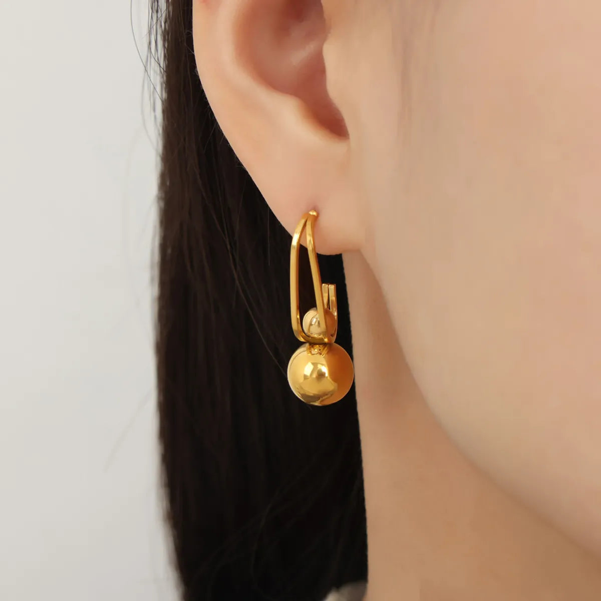 1 Pair Casual Simple Style Commute Solid Color Titanium Steel 18K Gold Plated Drop Earrings