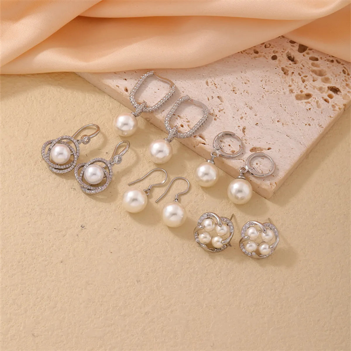 1 Pair Casual Simple Style Geometric Copper Pearl Zircon Silver Plated Drop Earrings Ear Studs