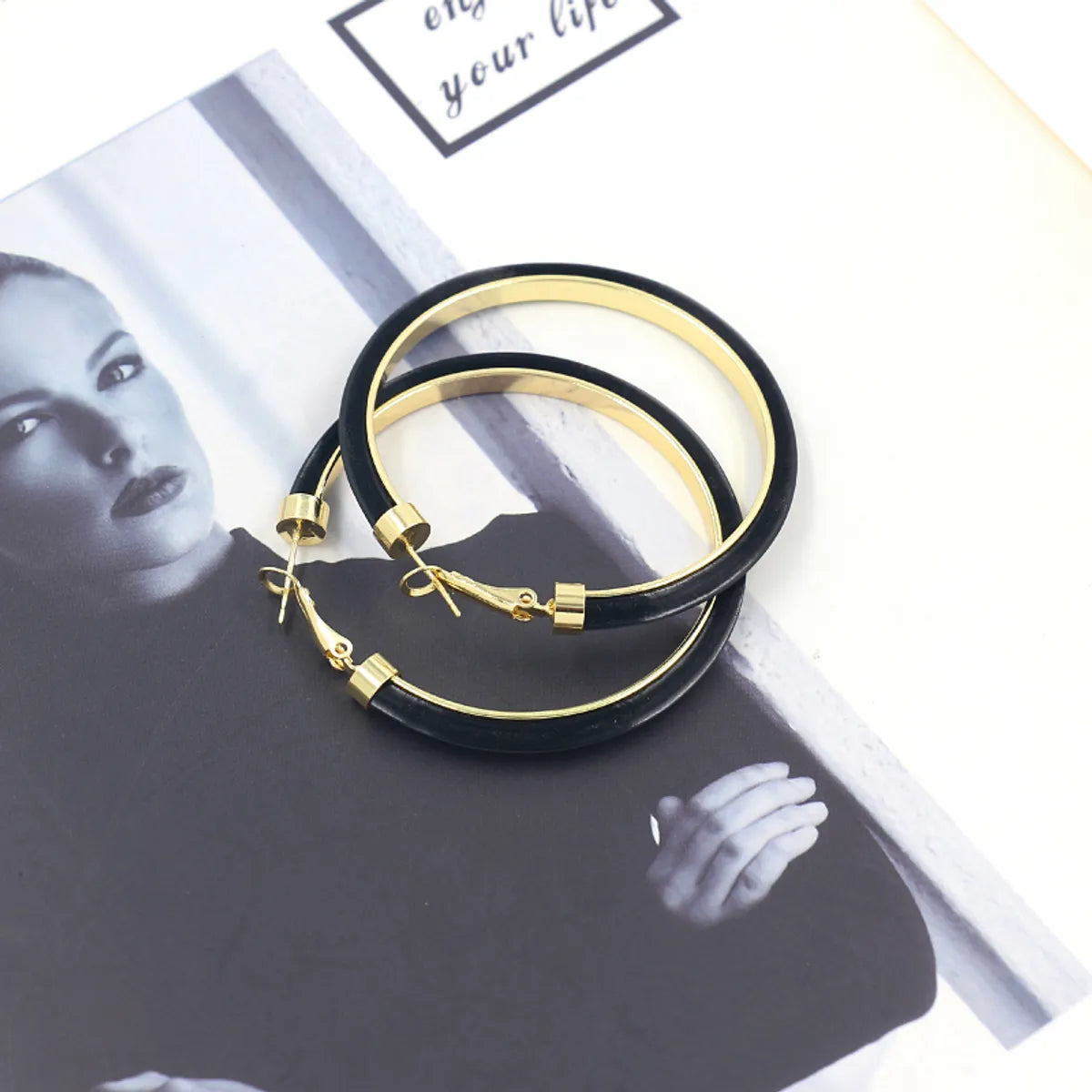 1 Pair Casual Simple Style Geometric Pu Leather Alloy Hoop Earrings