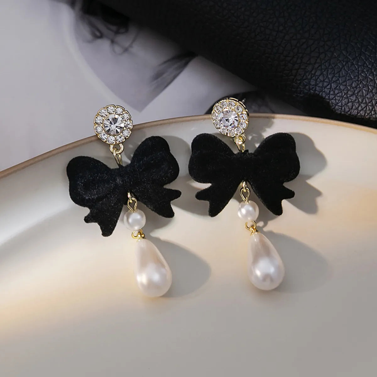 1 Pair Casual Simple Style Heart Shape Flower Bow Knot Enamel Plating Inlay Alloy Rhinestones Pearl Drop Earrings