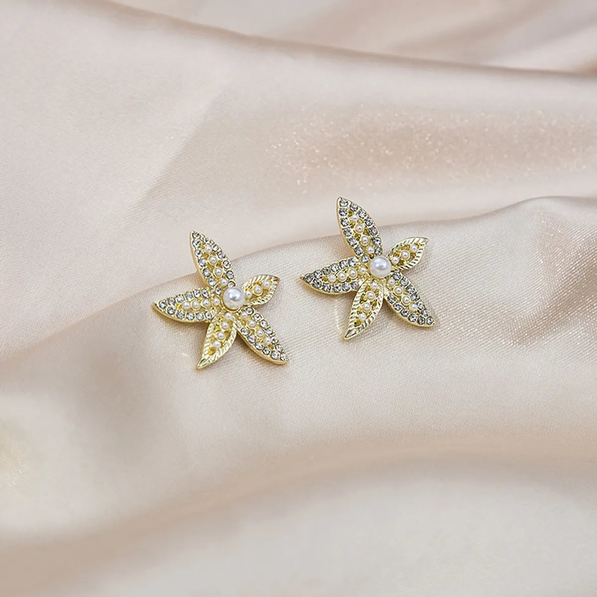 1 Pair Casual Simple Style Heart Shape Flower Bow Knot Enamel Plating Inlay Alloy Rhinestones Pearl Drop Earrings